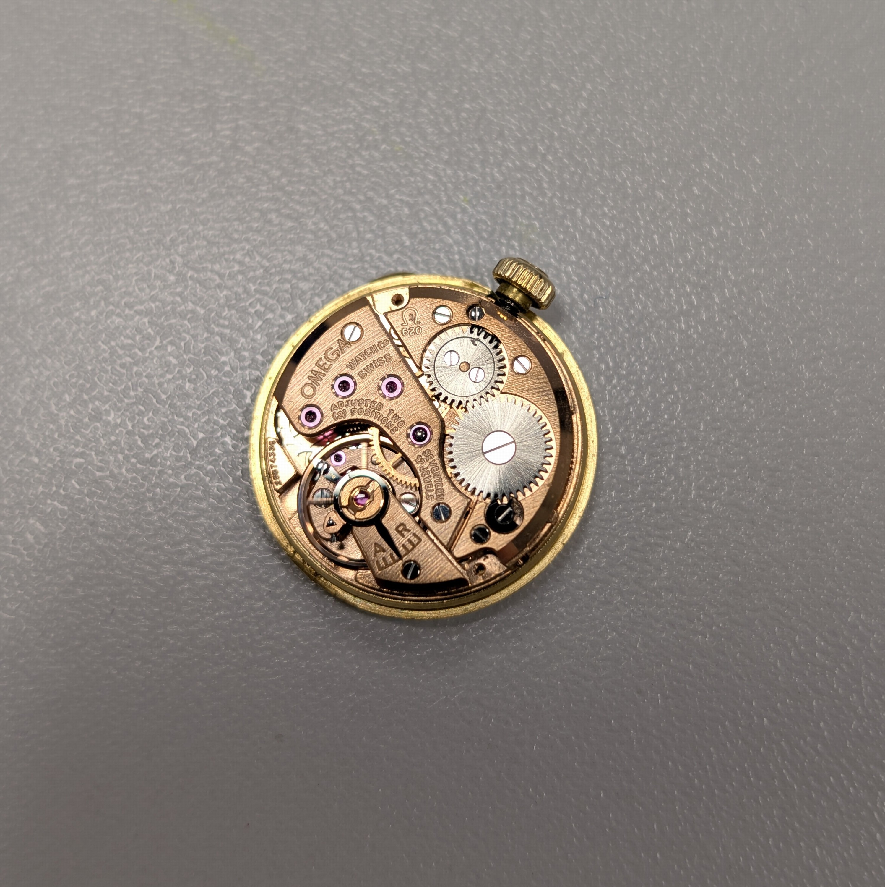 Detail i: Omega extrem seltene und feine Damenarmbanduhr Rocaille d´Or designed vom Genfer Juwelier Gilbert Albert Referenz 711.1038, Schweiz um 1968, feines, ...