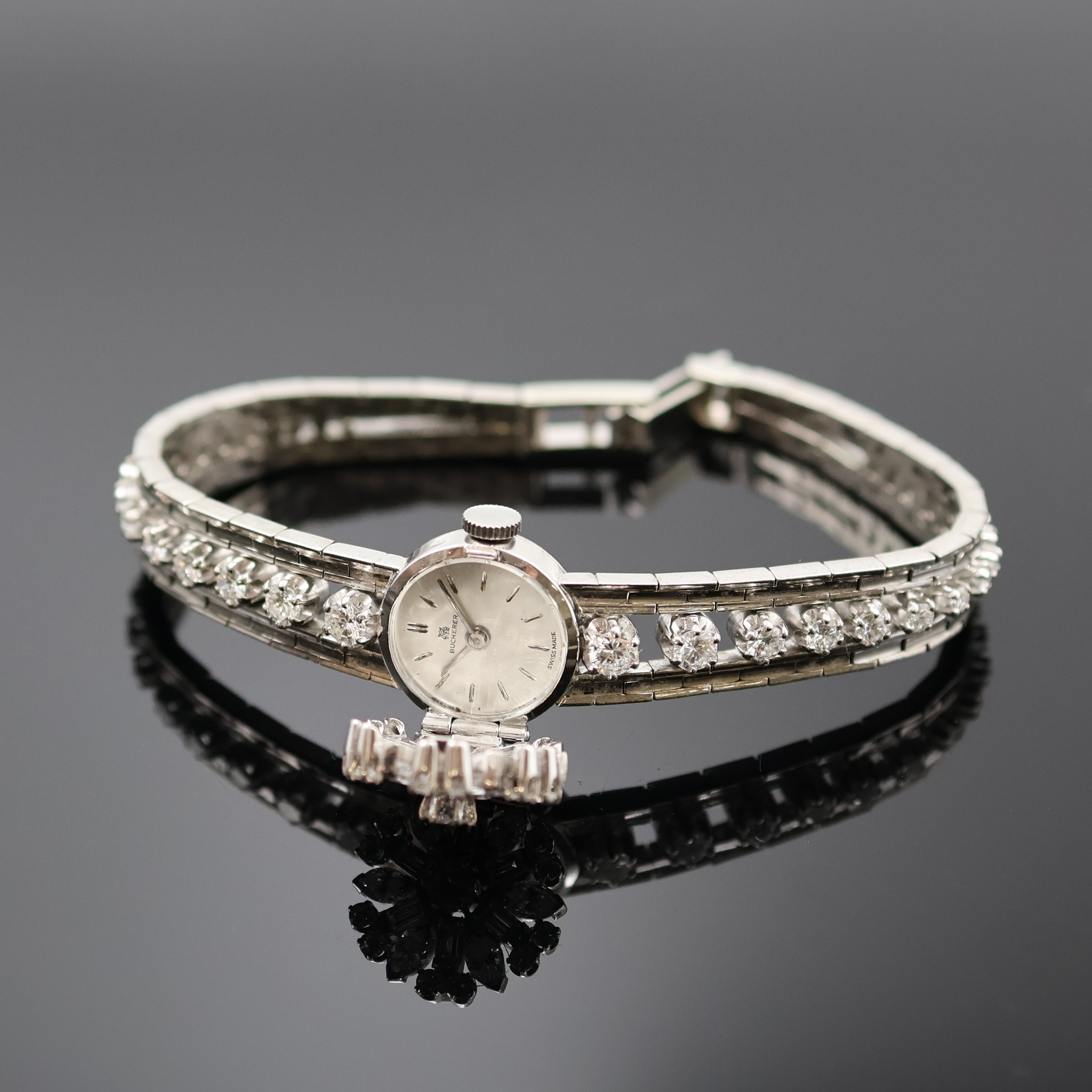 BUCHERER seltene, hochwertige Damenarmbanduhr in WG 750/000 mit Diamanten, Handaufzug, Schweiz um 1965, Boden aufgedr., aufklappbarer Scharnierdeckel ...