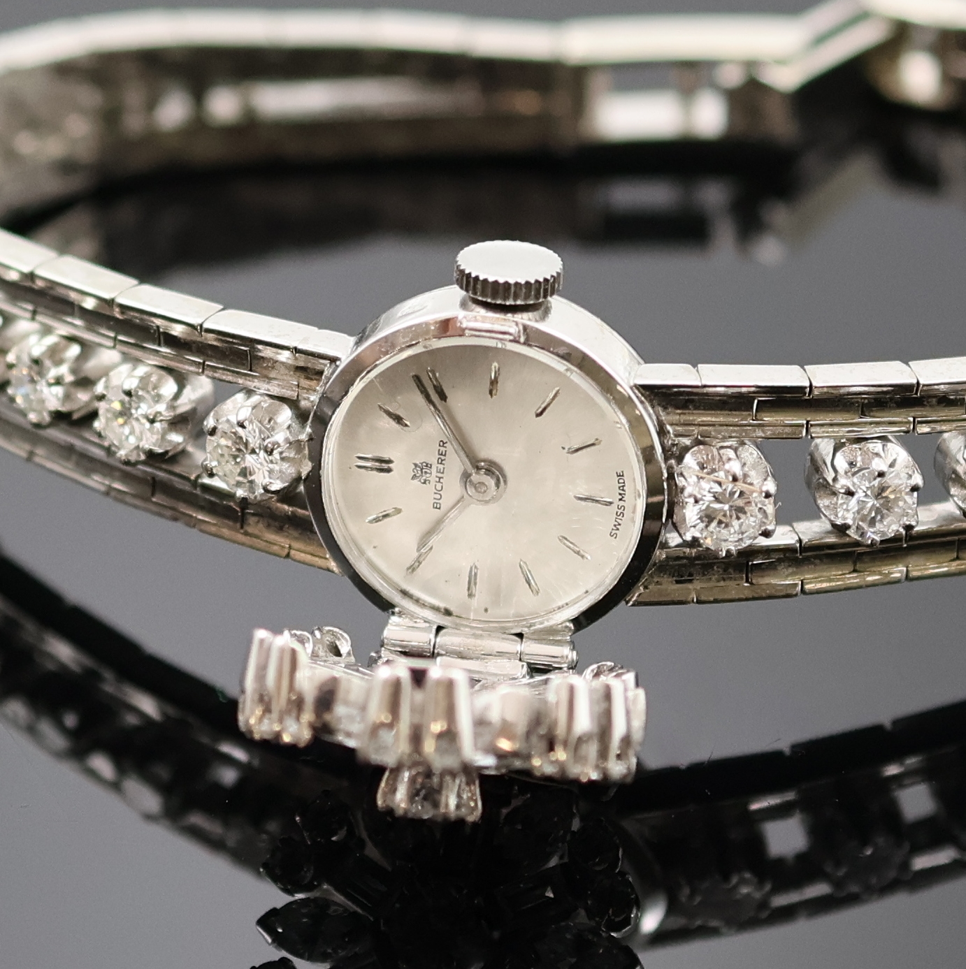 Detail a: BUCHERER seltene, hochwertige Damenarmbanduhr in WG 750/000 mit Diamanten, Handaufzug, Schweiz um 1965, Boden aufgedr., aufklappbarer Scharnierdeckel ...