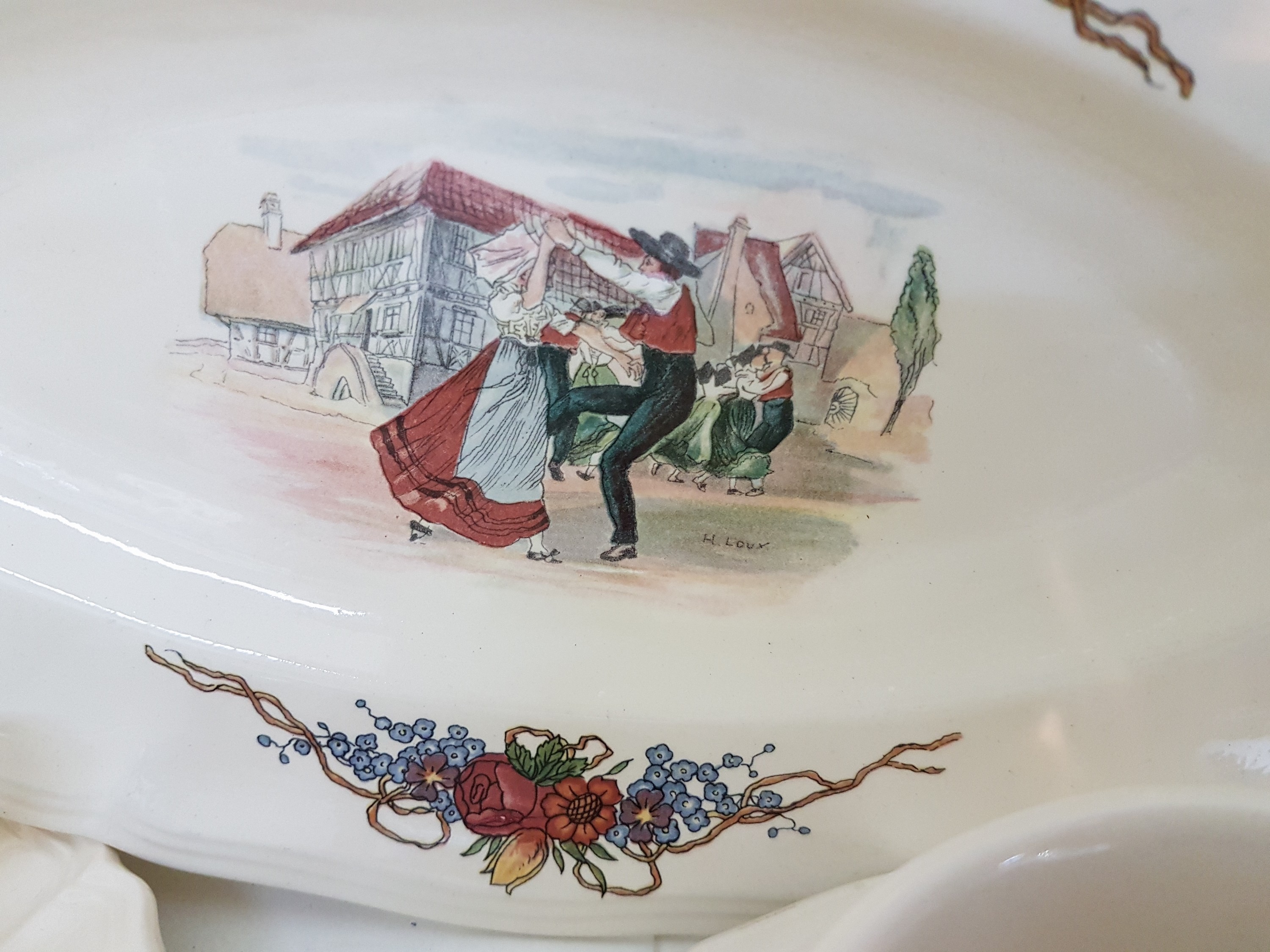 Detail f: Umfangreiches Kaffee- und Speiseservice Sarreguemines, "Obernai", 2. Hälfte 20. Jh., Keramik, bunter Dekor mit Motiven nach H. Loux mit ...