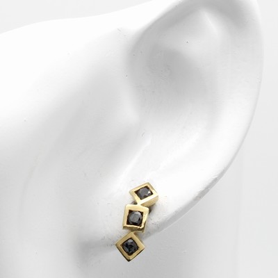 26937100a - Paar Ohrstecker mit Diamanten, GG 585/000, 6 schwarze Diam. (beh.) in carréef. ...