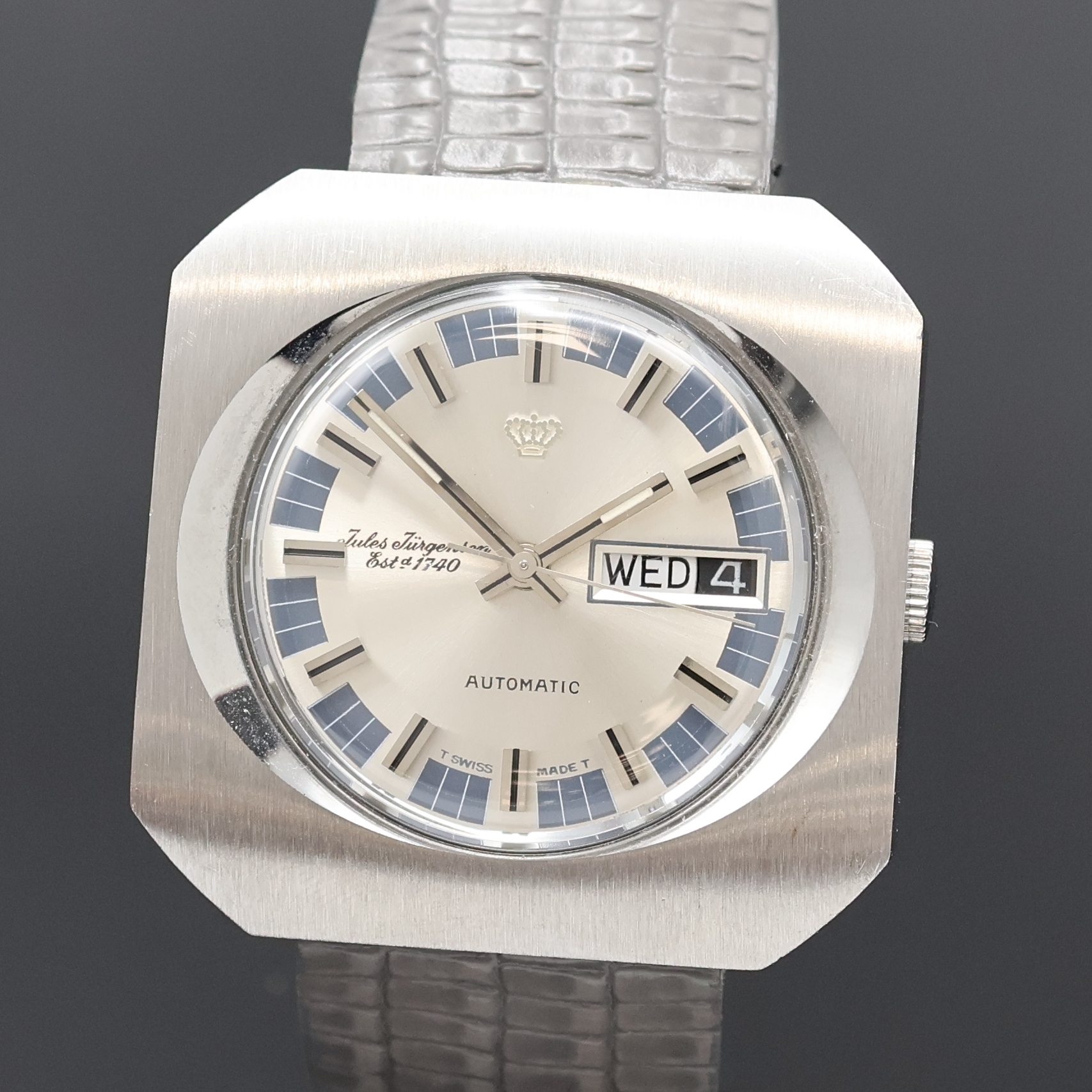 Detail a: JÜRGENSEN große Herrenarmbanduhr in Stahl, Schweiz um 1975, Automatik, Boden verschr., silb. Zifferbl. m. aufgel. Indizes, Anz. v. Std., Min., ...