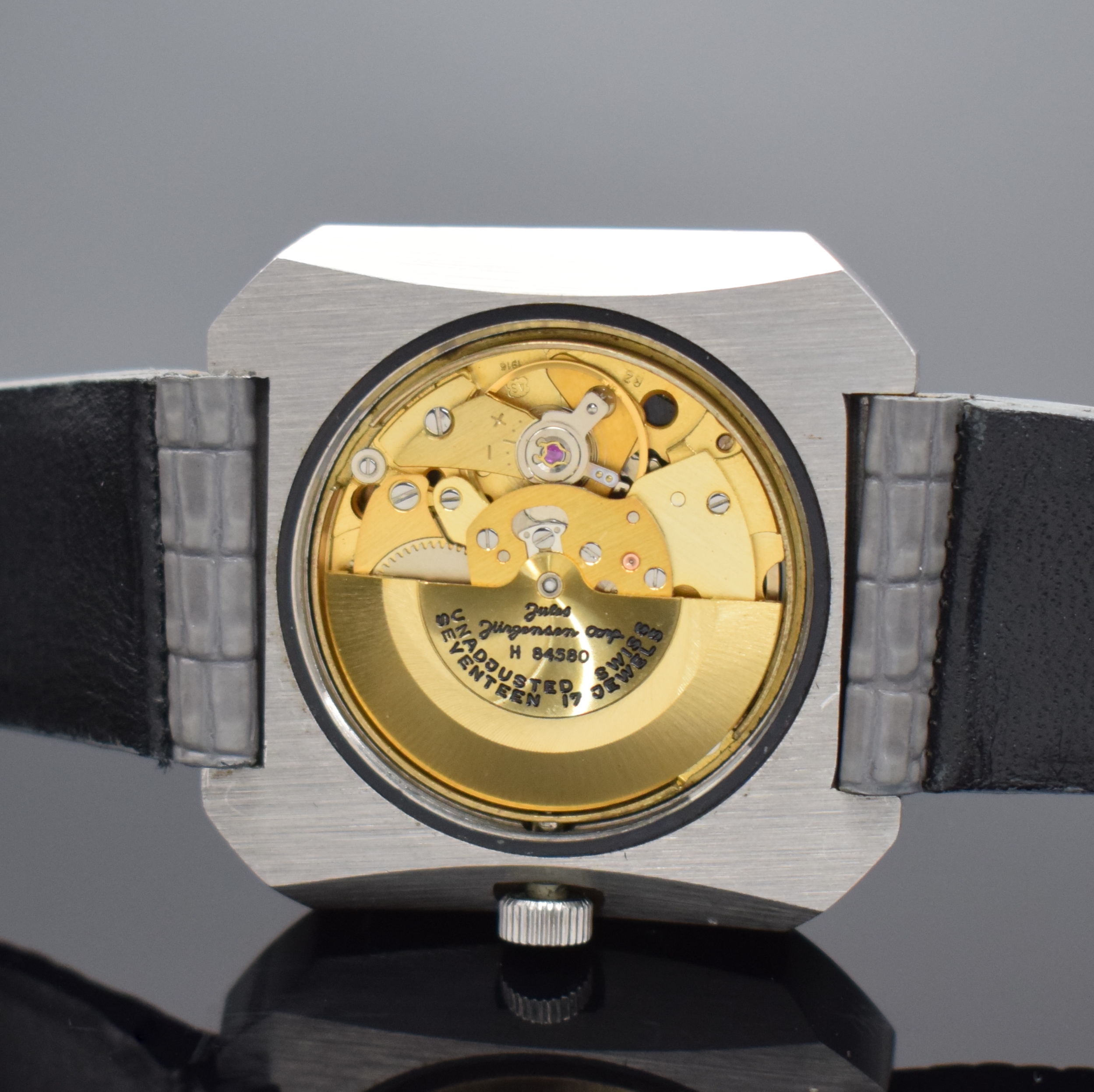 Detail e: JÜRGENSEN große Herrenarmbanduhr in Stahl, Schweiz um 1975, Automatik, Boden verschr., silb. Zifferbl. m. aufgel. Indizes, Anz. v. Std., Min., ...