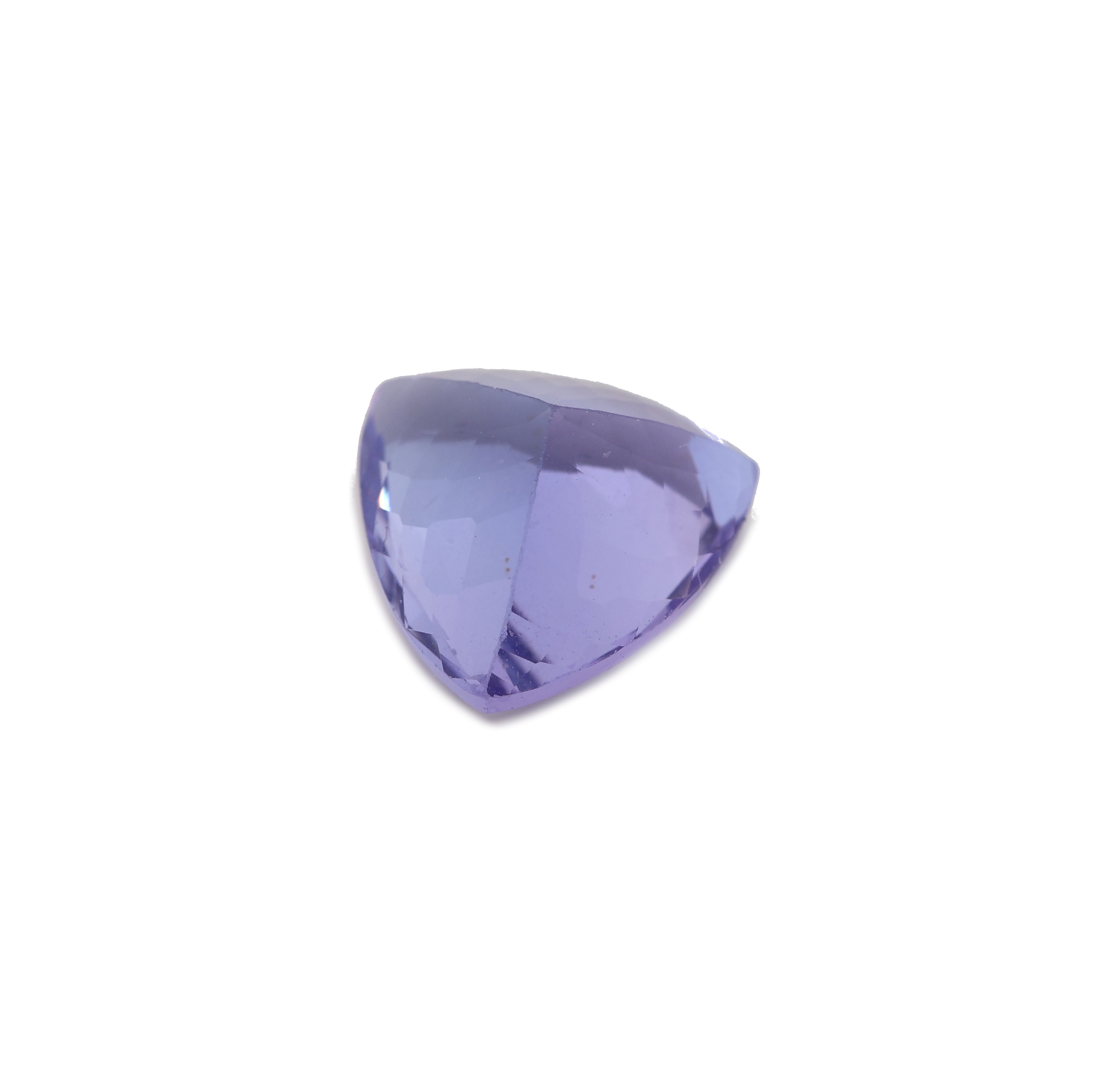 Detail b: Loser Tansanit, ca. 3.00 ct, facett. Triangel, ca. 9.2 x 9.1 x 5.4 mm