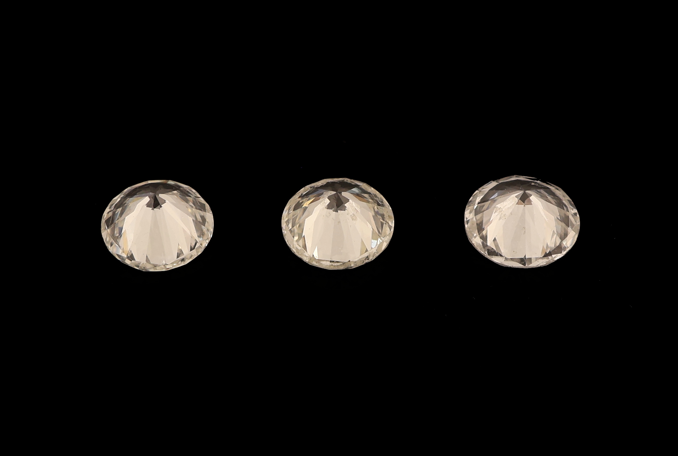 Detail a: Lot 3 lose Brillanten, zus. ca. 0.60 ct Weiß-l.get.Weiß/vs-si