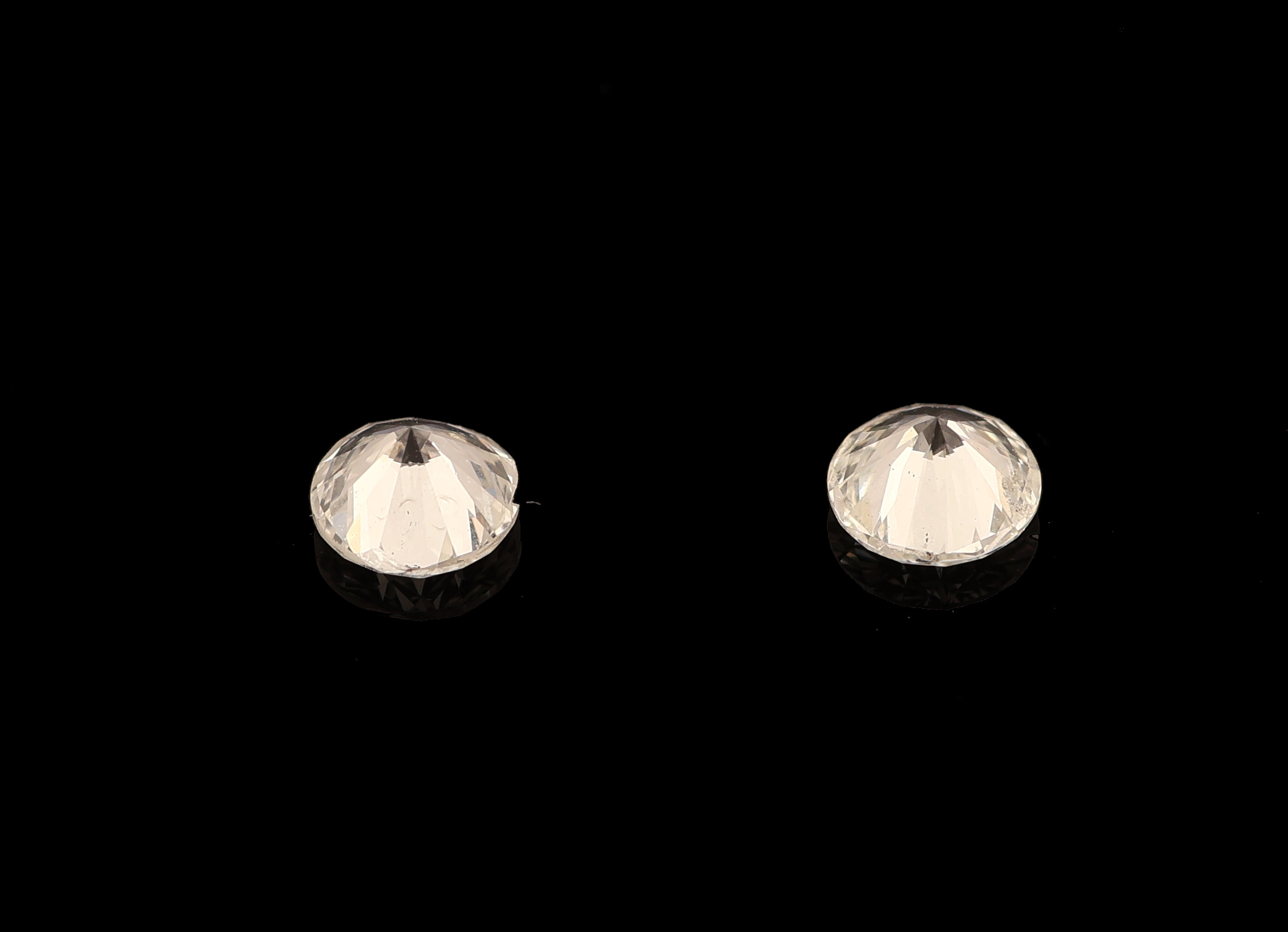 Detail a: Lot 2 lose Brillanten, zus. ca. 0.46 ct Weiß-l.get.Weiß/vs-si