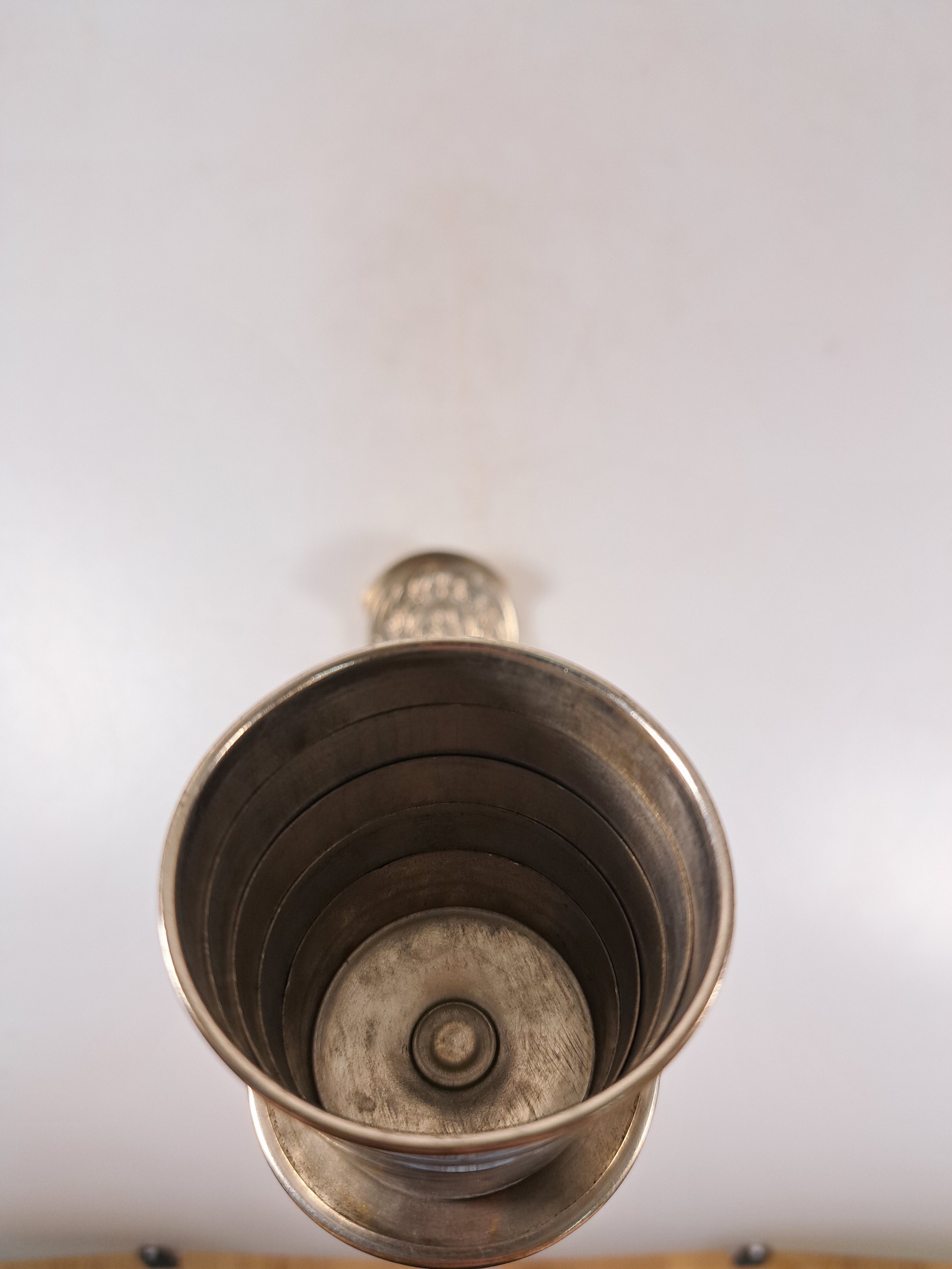 Detail f: Systemstock mit integriertem Becher und Glasgefäß,um 1910/20, Knauf mit abnehmbarem Messingdeckel, darunter aufziehbarer Becher, abschraubbarer ...