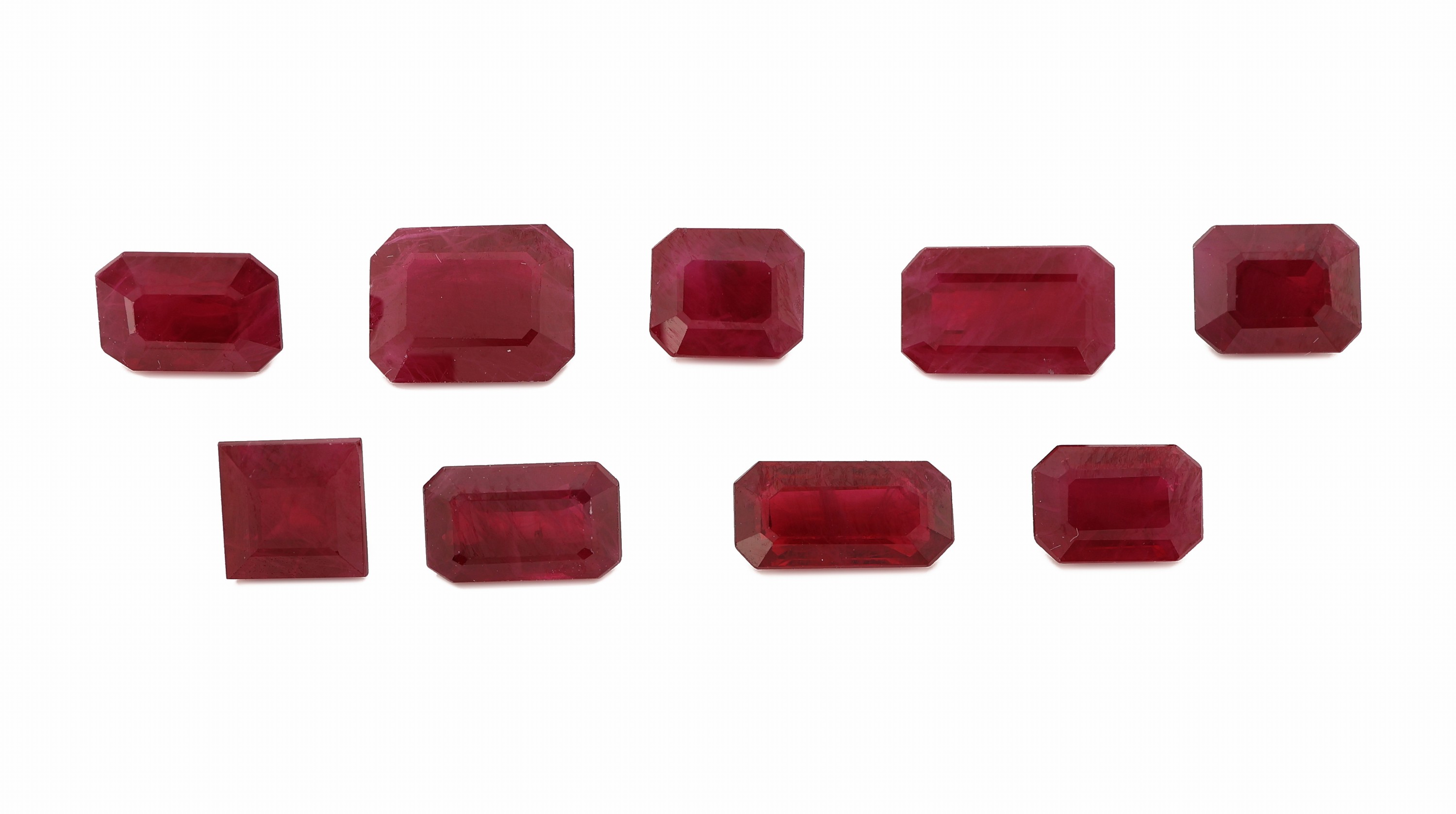 Lot 9 lose Rubine (beh.), zus. ca. 10.32 ct, Treppenschliff in versch. Größen und Farbnuancen