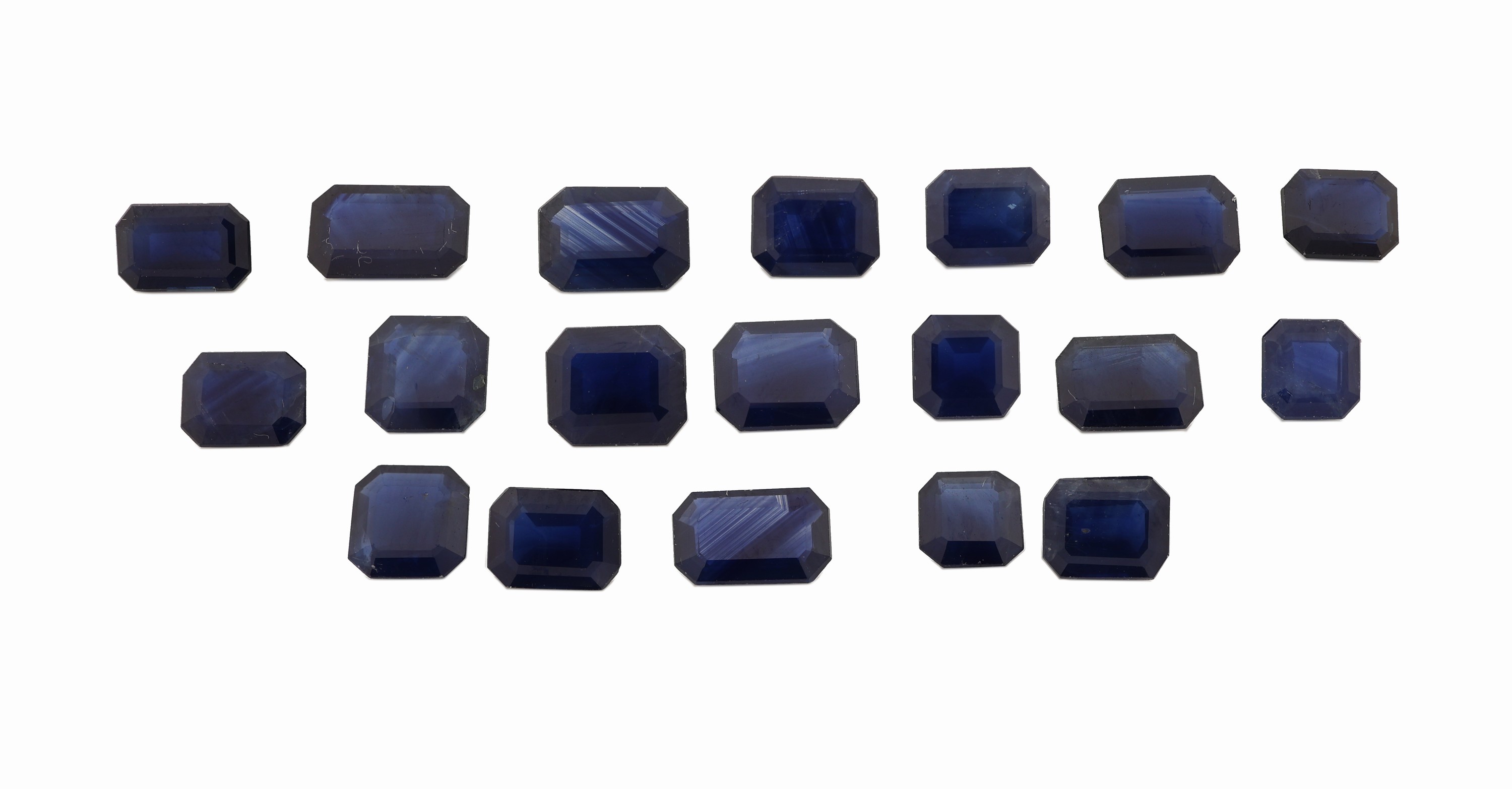 Lot lose Saphire, zus. ca. 10.73 ct, Treppen- schliff in versch. Größen und Farbnuancen