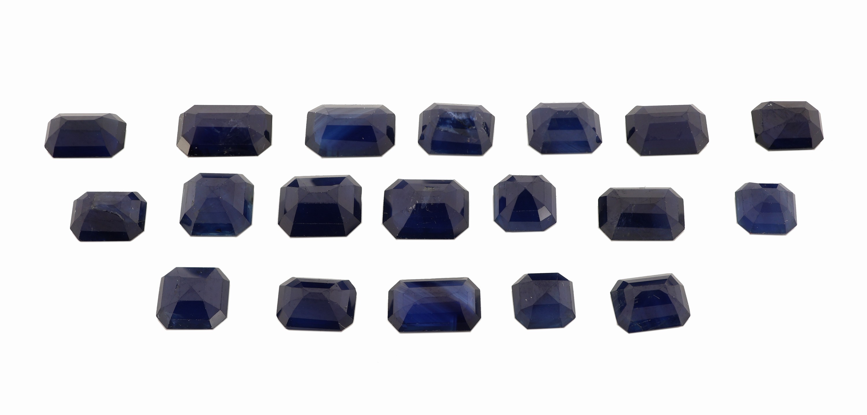 Detail a: Lot lose Saphire, zus. ca. 10.73 ct, Treppen- schliff in versch. Größen und Farbnuancen