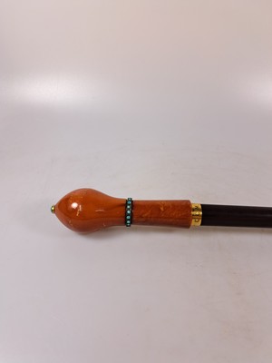 26937412a - Stock mit Bernsteinknauf in Minarettform, hoher zweiteiliger Bernsteinknauf, Silberkranz ...