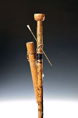 Image 26937421 - Zwei Stöcke, afrikanisch, 20. Jh., a. Stock mit Ahnenfigur, Makonde, L. ca. 95cm, ...