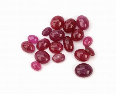 Image Lot 18 lose Rubin-Cabochons, zus. ca. 53 ct, in versch. Größen und Farbnuancen ...