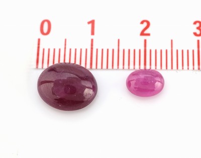 26937493a - Lot 18 lose Rubin-Cabochons, zus. ca. 53 ct, in versch. Größen und Farbnuancen ...