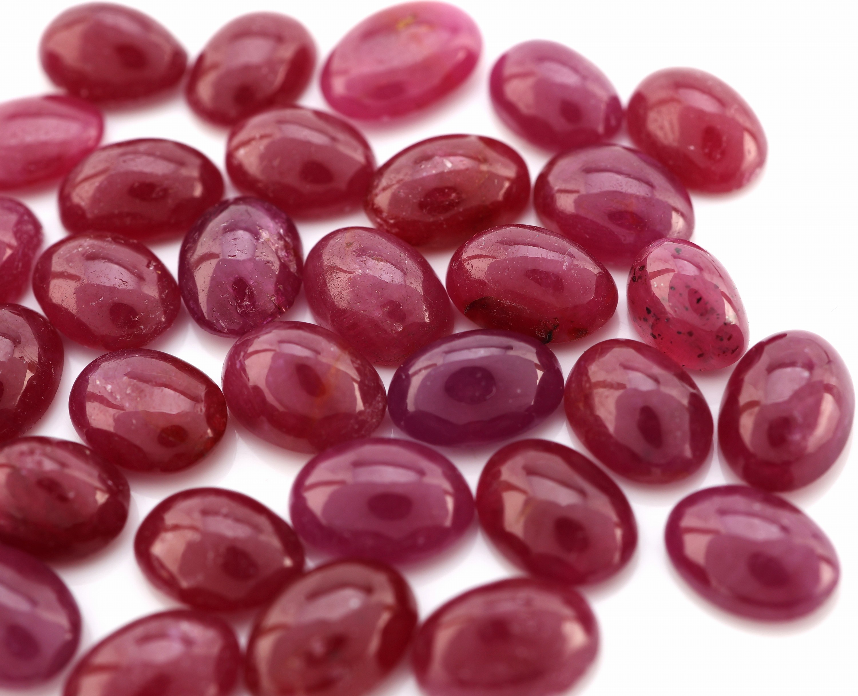 Detail a: Lot lose Rubine, zus. ca. 43.69 ct, Cabochons in versch. Größen und Farbnuancen