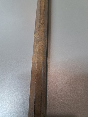 26937505h - Tibetanischer Schäferstock als Sonnenuhr, aus einem Stück Holz gehauen, ...
