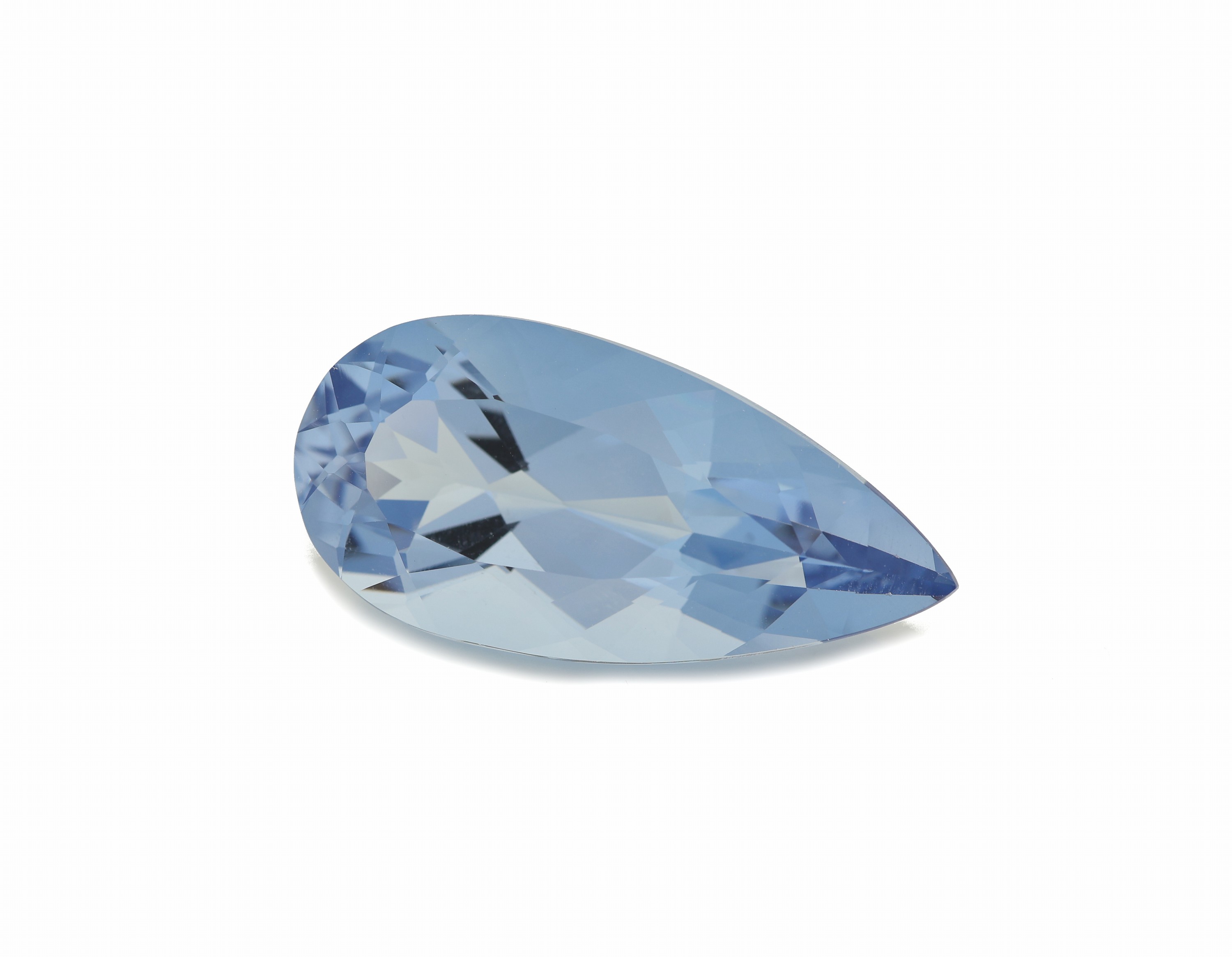 Detail a: Loser Aquamarin, ca. 25.9 ct, facett. Tropfenschliff, Madagaskar, schöne Farbe (beh.), ca. 30.3 x 14.7 x 10.9 mm, mit AIG -Expertise