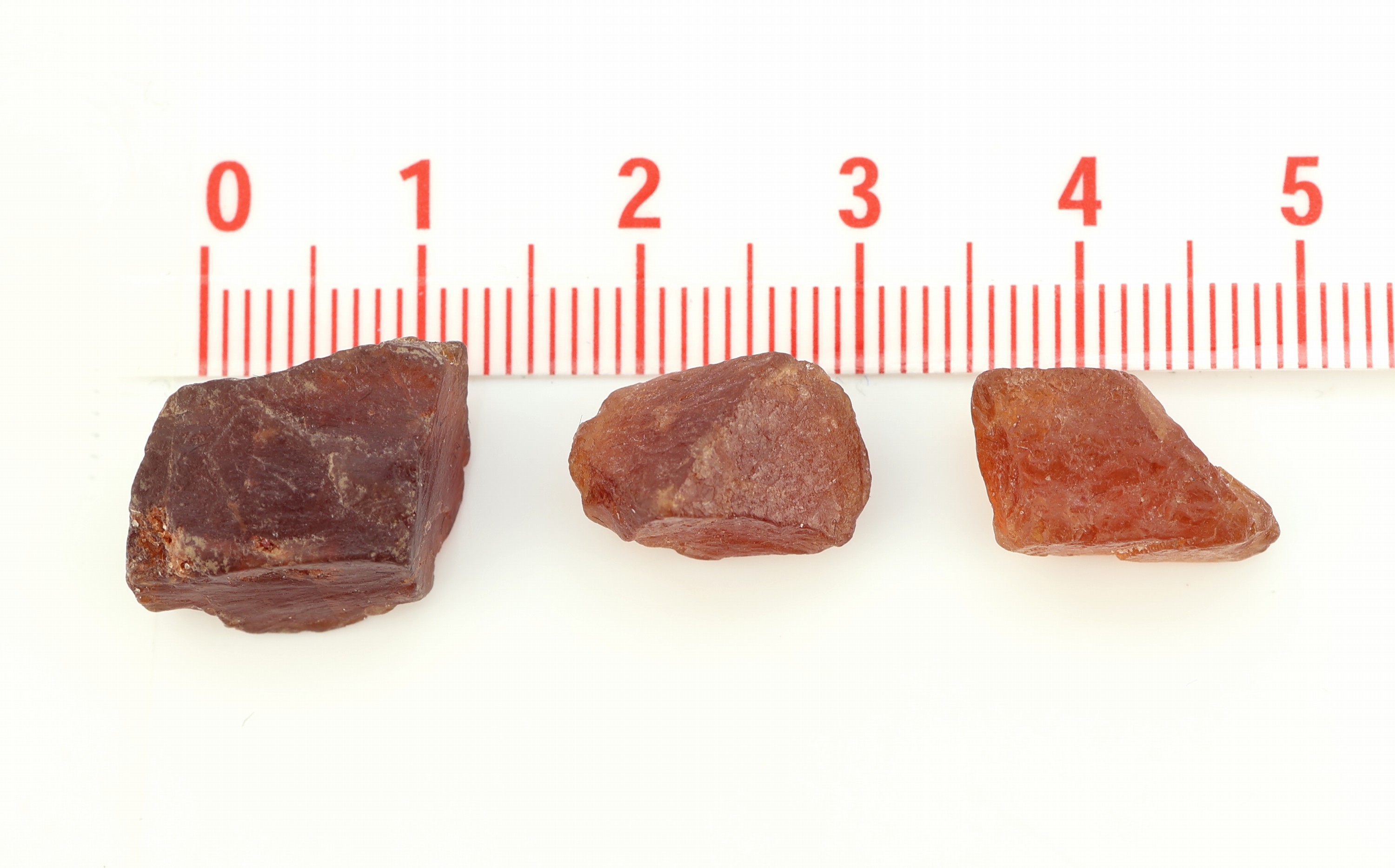 Detail c: Lot lose Hessonite, zus. ca. 377.4 ct (gewogen), in versch. Größen, Formen und Farbnuancen