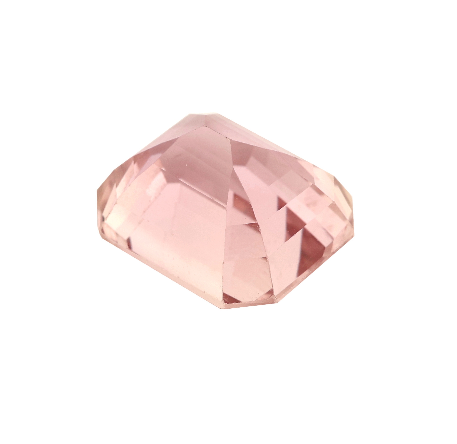 Detail b: Loser Kunzit, ca. 19.2 ct, facett. Oktagon- schliff, Pink, ca. 16.7 x 13.7 x 10.3 mm