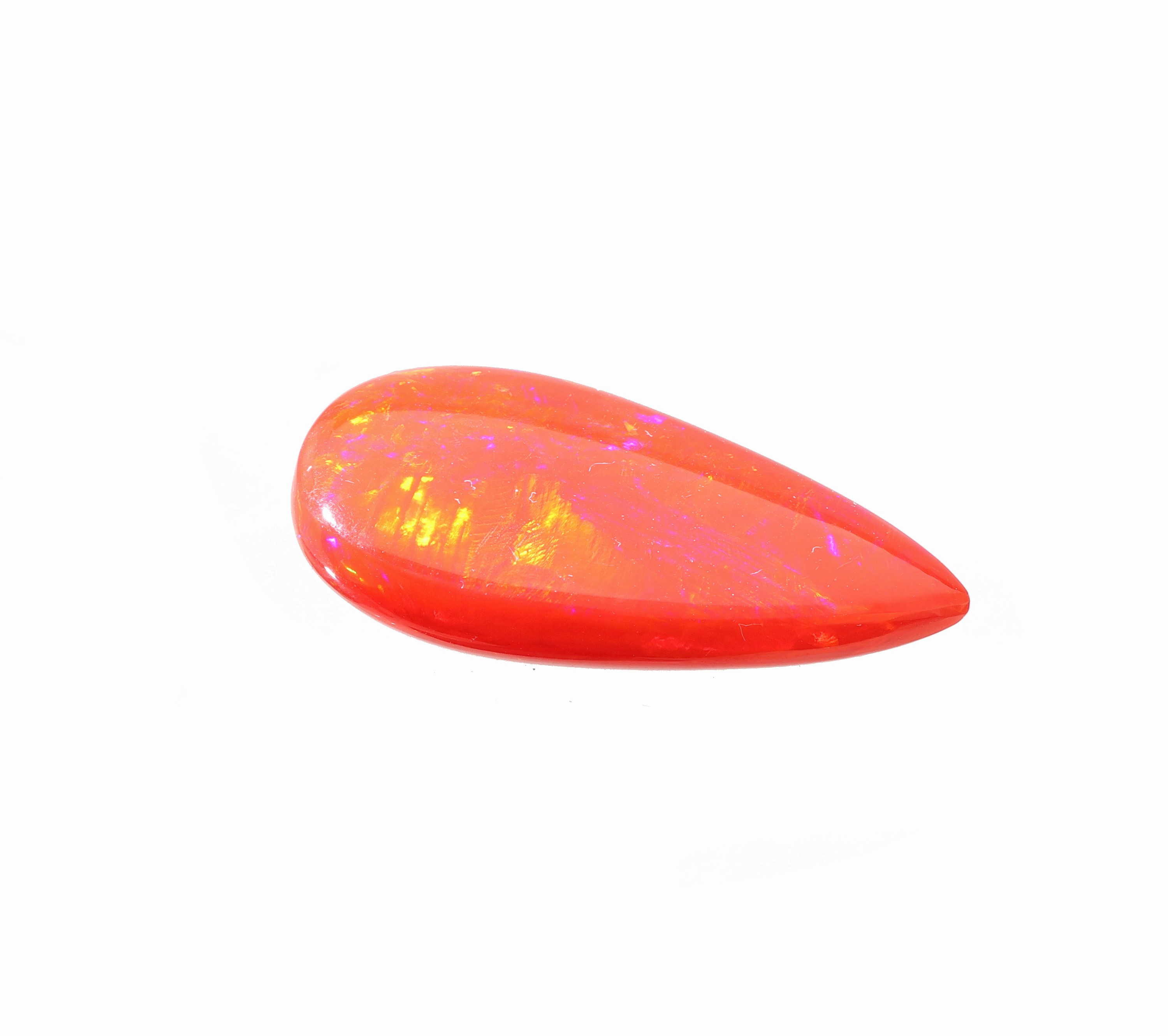 Detail a: Loser roter Opal, ca. 24.3 ct, tropfen- förmiger Cabochon, Red Multi Fire, ca. 33.1 x 17.6 x 9.8 mm
