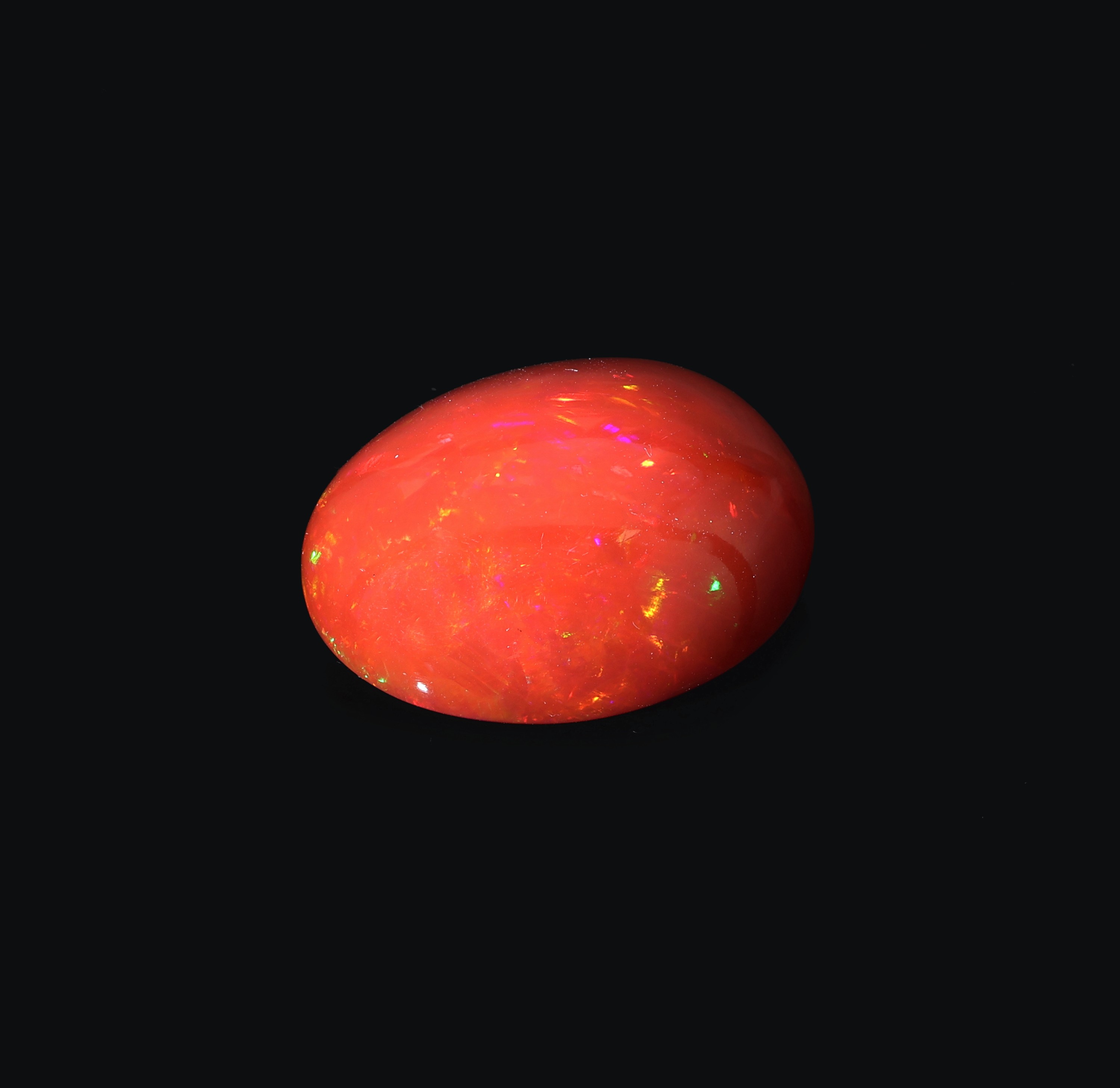Detail d: Loser roter Opal, ca. 24.9 ct, ovaler Cabochon, Red Multi Fire, ca. 24.1 x 19.8 x 11.7 mm