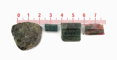 26937707b - Lot lose Turmalin-Rohsteine, zus. ca. 1088.5 ct, versch. Größen, Formen und ...