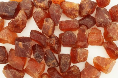 26937719b - Lot lose Hessonite, zus. ca. 377.4 ct (gewogen), in versch. Größen, Formen und ...