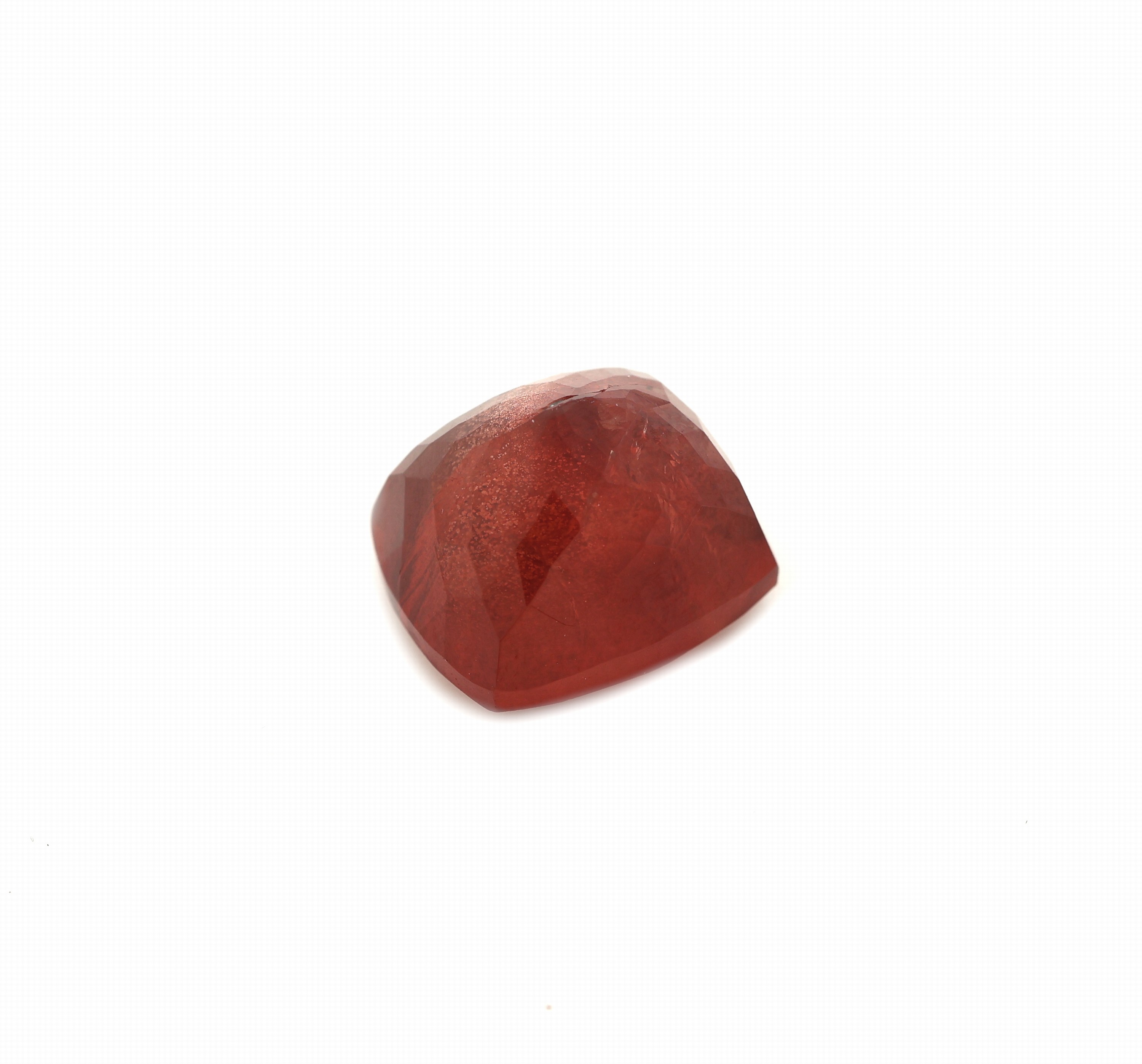 Detail c: Loser Oregon Sonnenstein, ca. 7.9 ct, Tafel mit Riss, Cushion-Cut, Medium Orangy Red, ca. 11.7 x 10.3 x 8.8 mm