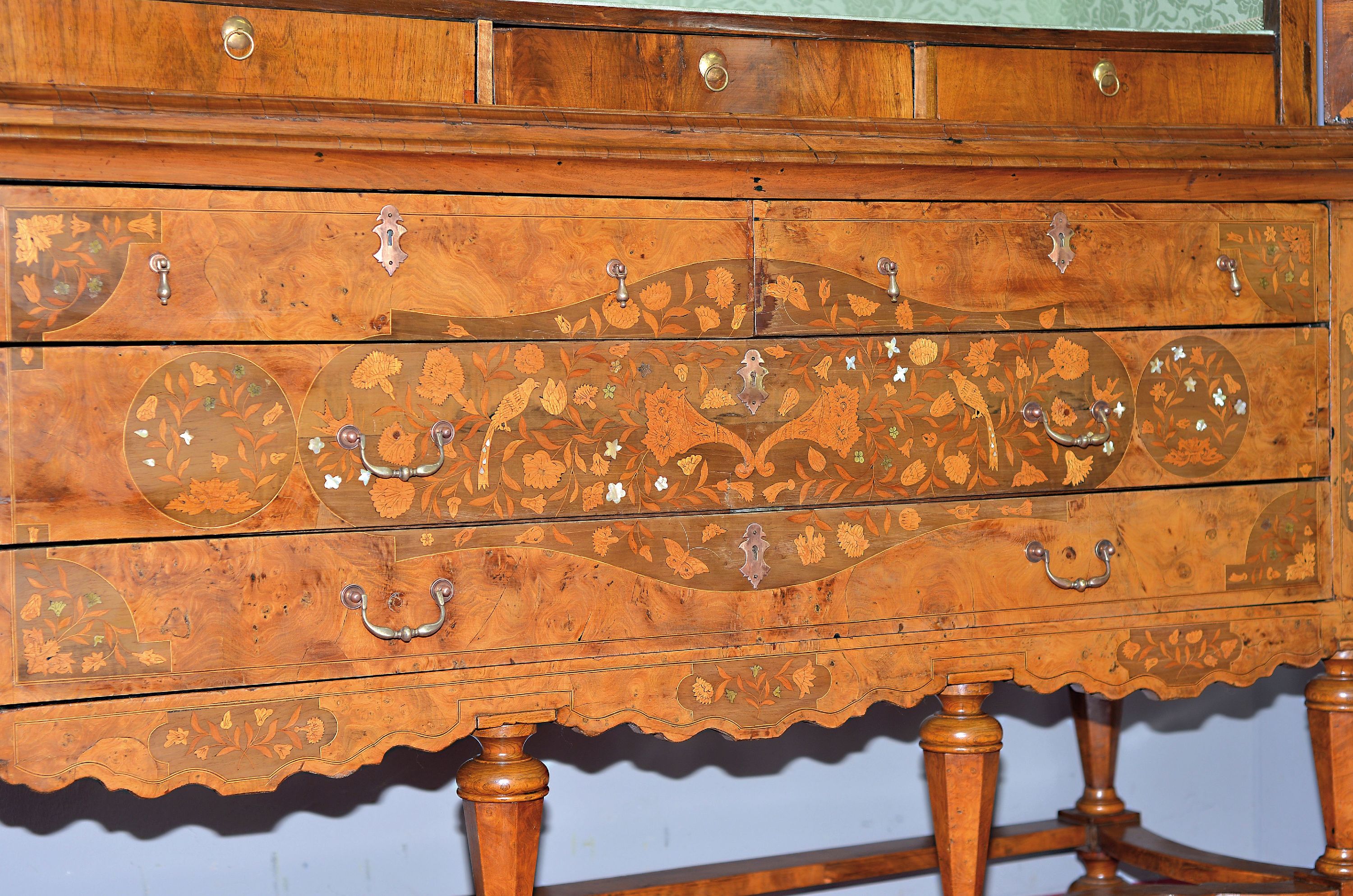 Detail b: Frühes Barock-Kabinett, Stollenschrank, Rheinland/Niederrhein, um 1700/20, in der Literatur Heinrich Kreisel, "Die Kunst des deutschen ...