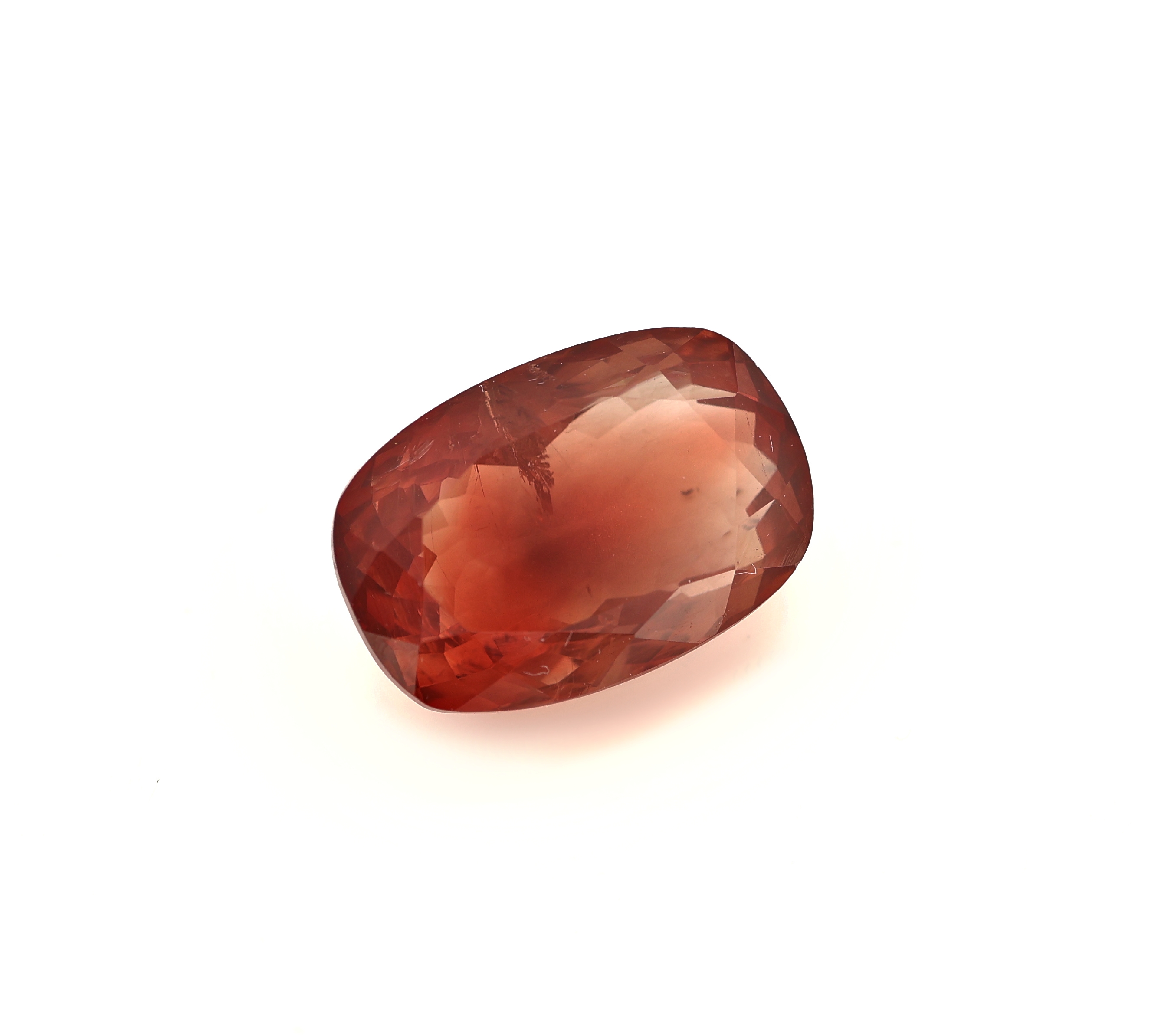 Detail a: Loser Oregon Sonnenstein, ca. 5.7 ct, oval- facett., Medium Orangy Red, ca. 13.4 x 9.2 x 6.4 mm