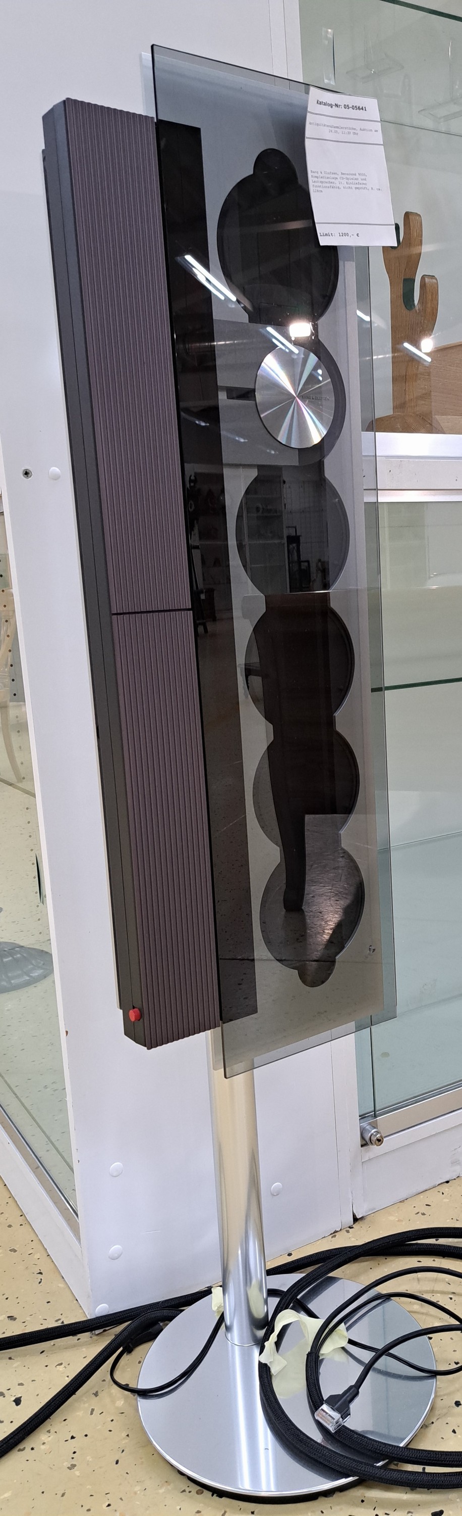 Detail a: Bang & Olufsen, Beosound 9000, nach 1996, Entw. David Lewis, CD-Spieler für 6 CDs, lt. Einlieferer funktionsfähig, nicht geprüft, H. ca. 128cm, ...