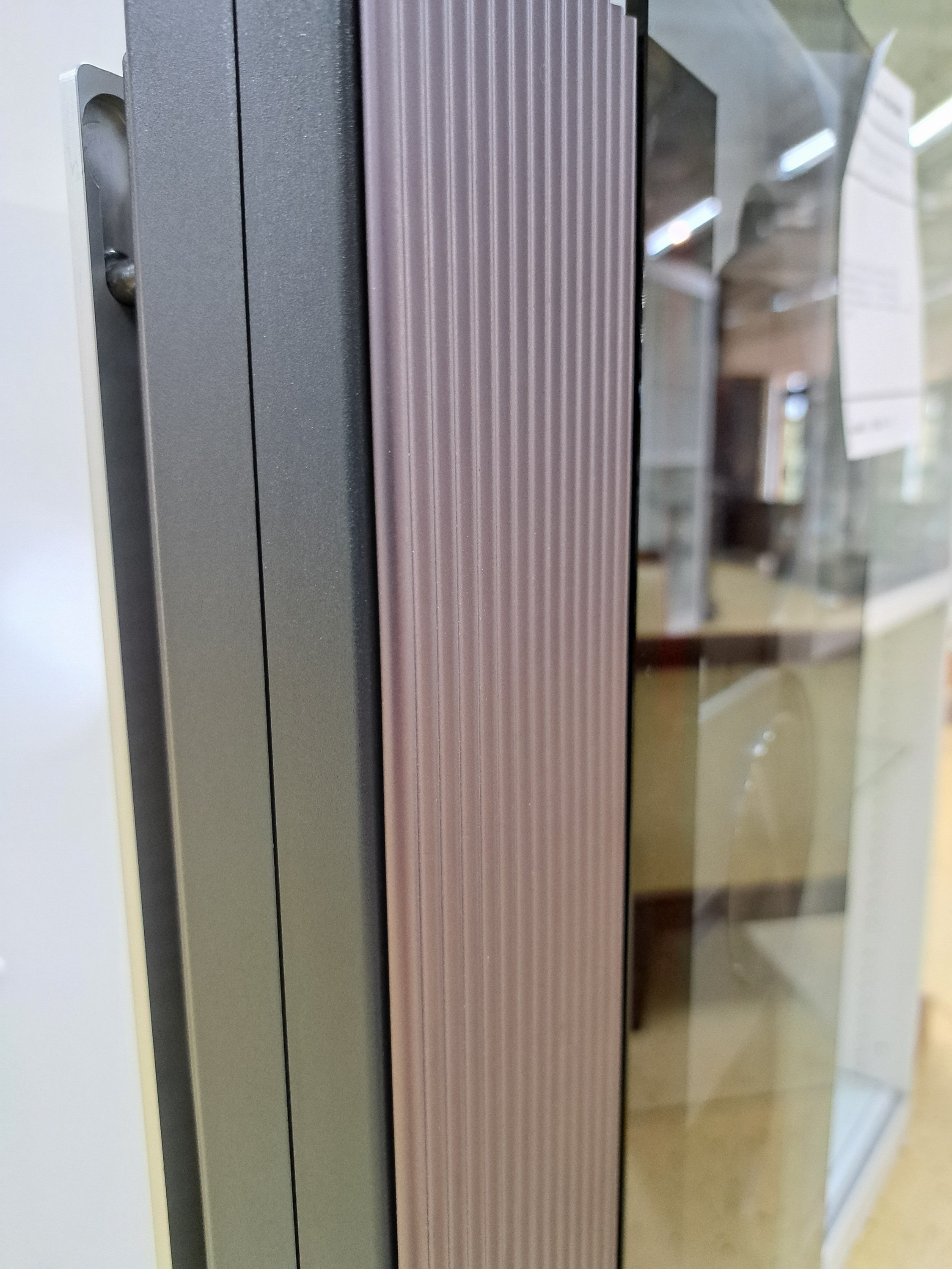 Detail d: Bang & Olufsen, Beosound 9000, nach 1996, Entw. David Lewis, CD-Spieler für 6 CDs, lt. Einlieferer funktionsfähig, nicht geprüft, H. ca. 128cm, ...