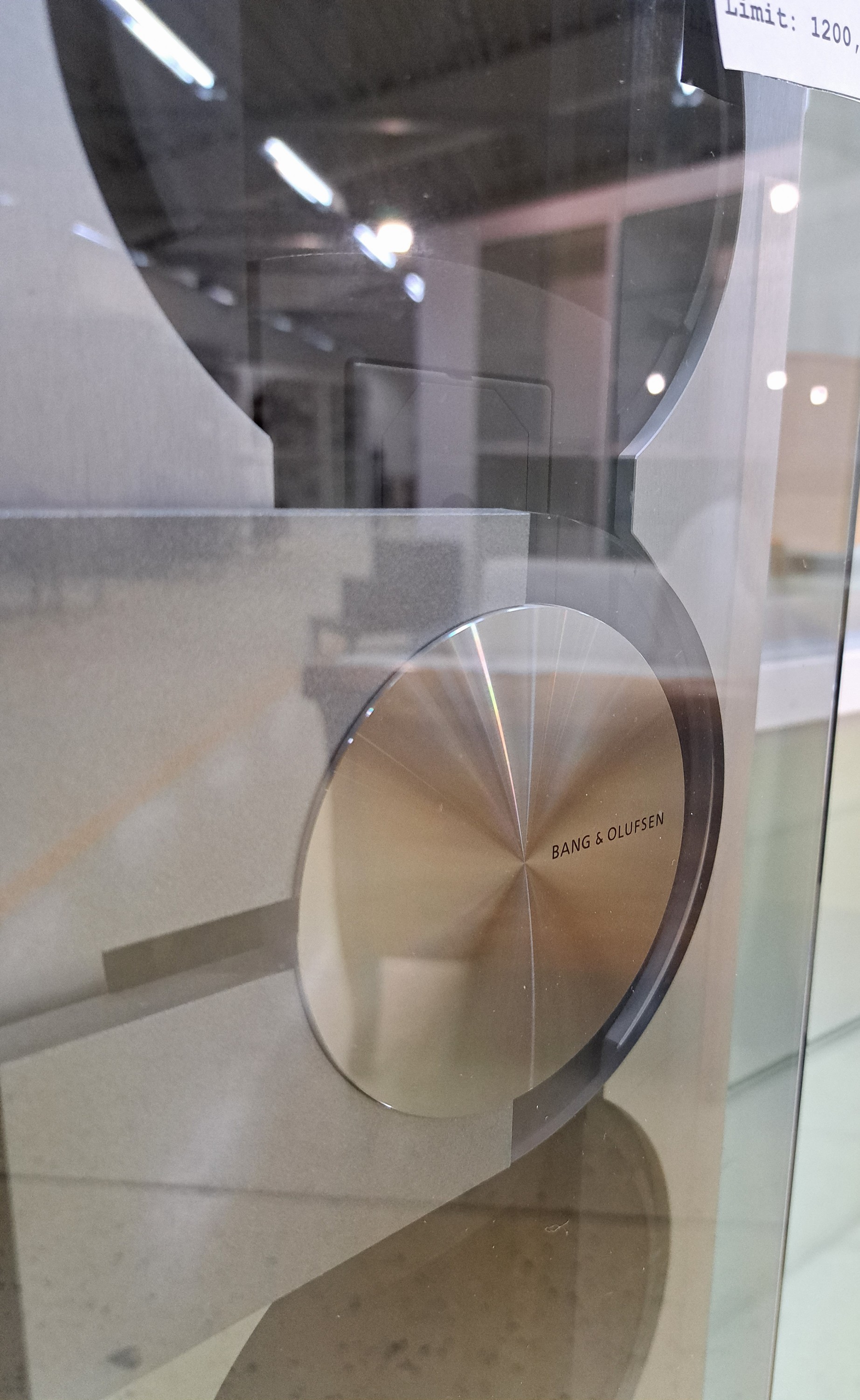 Detail e: Bang & Olufsen, Beosound 9000, nach 1996, Entw. David Lewis, CD-Spieler für 6 CDs, lt. Einlieferer funktionsfähig, nicht geprüft, H. ca. 128cm, ...