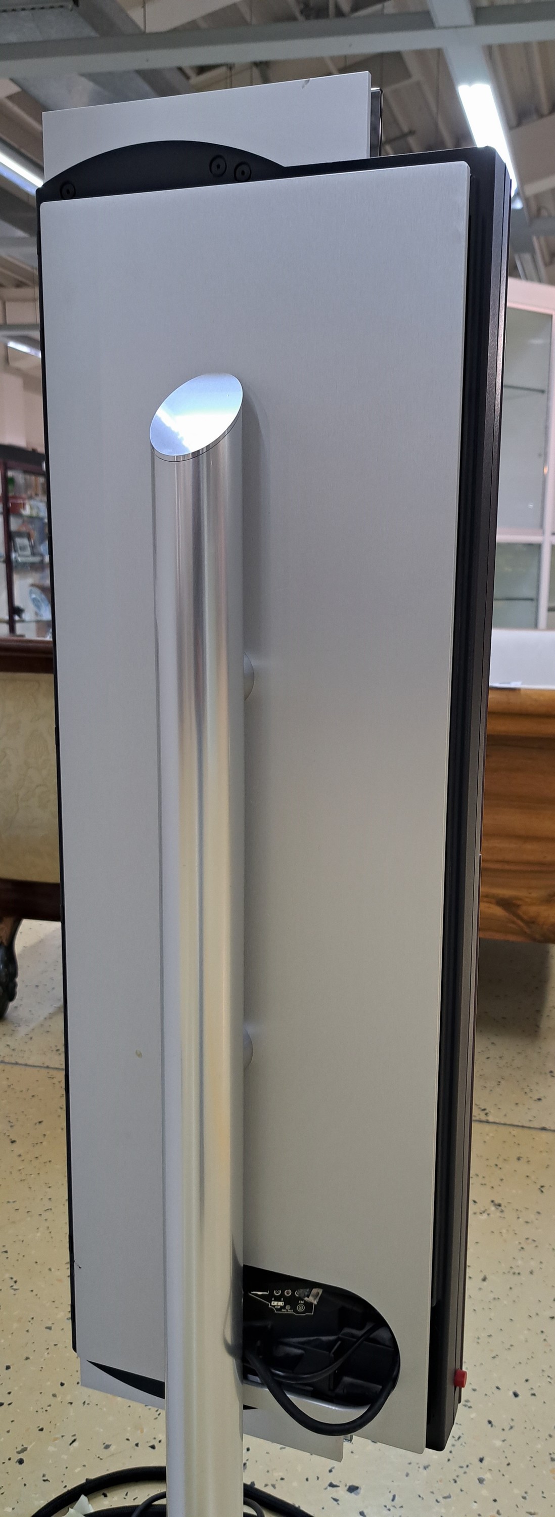 Detail h: Bang & Olufsen, Beosound 9000, nach 1996, Entw. David Lewis, CD-Spieler für 6 CDs, lt. Einlieferer funktionsfähig, nicht geprüft, H. ca. 128cm, ...