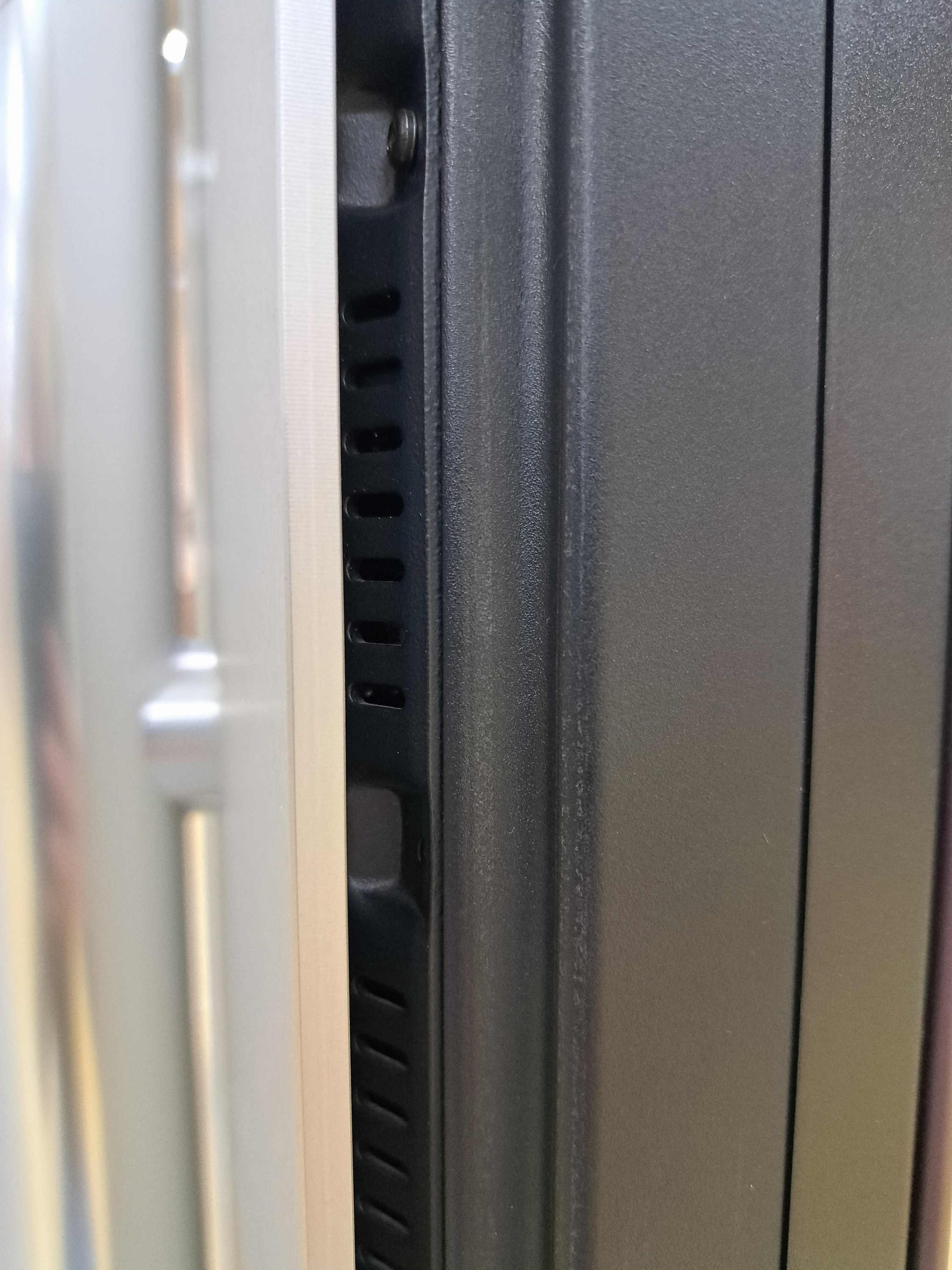 Detail i: Bang & Olufsen, Beosound 9000, nach 1996, Entw. David Lewis, CD-Spieler für 6 CDs, lt. Einlieferer funktionsfähig, nicht geprüft, H. ca. 128cm, ...