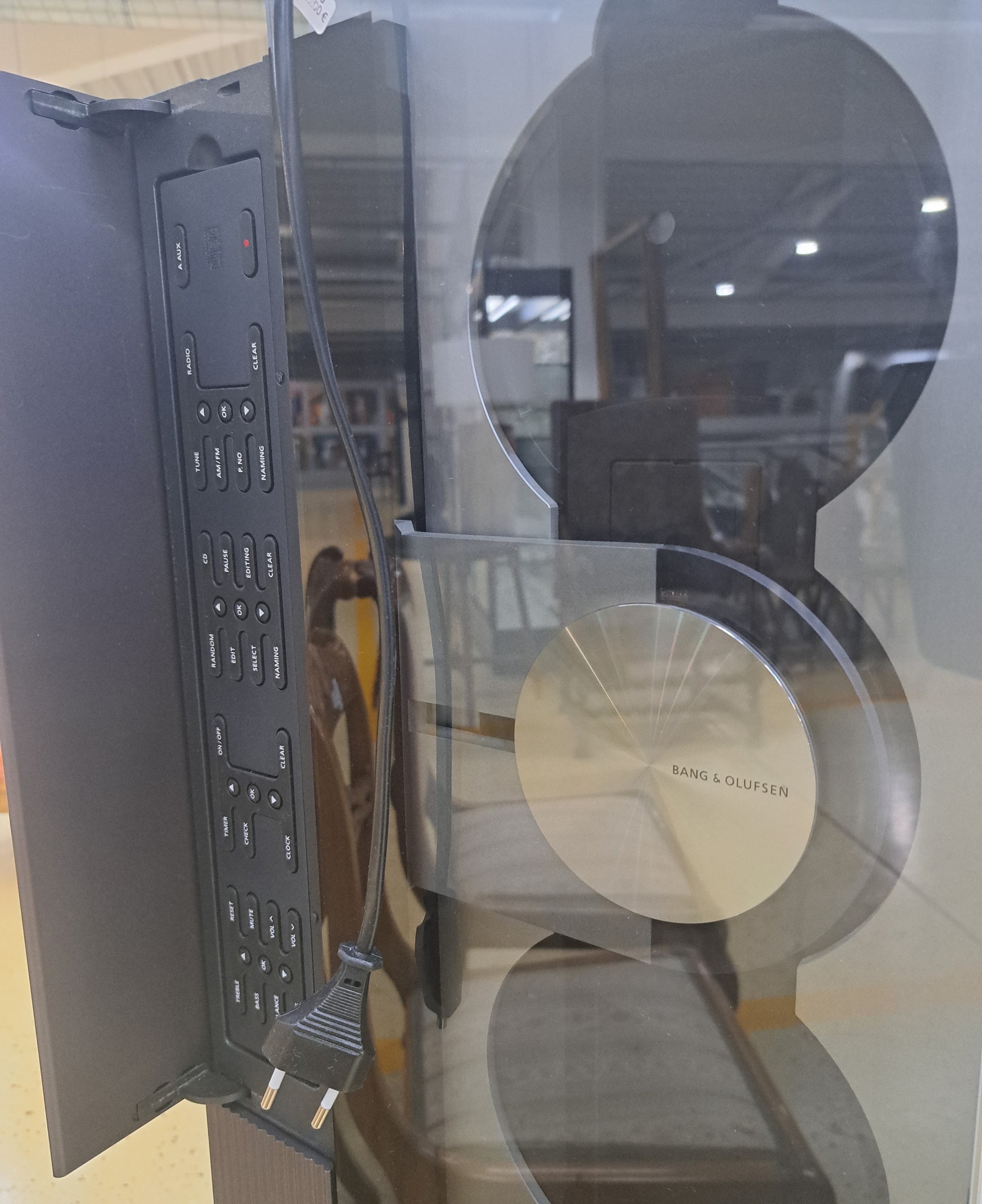 Detail k: Bang & Olufsen, Beosound 9000, nach 1996, Entw. David Lewis, CD-Spieler für 6 CDs, lt. Einlieferer funktionsfähig, nicht geprüft, H. ca. 128cm, ...