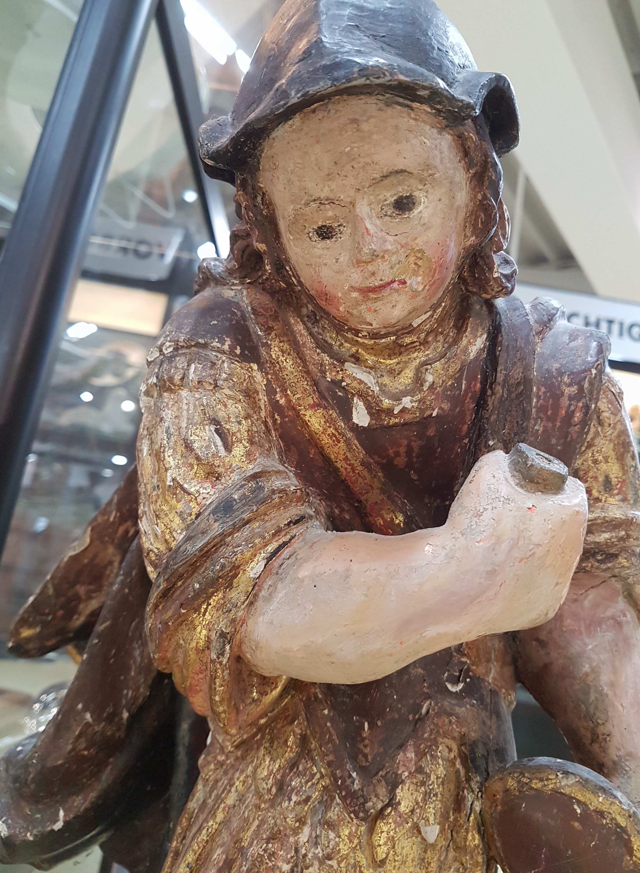 Detail c: Große Skulptur des Hl. Michael, süddeutsch, 2. Hälfte 18. Jh., Lindenholz geschnitzt und bunt gefaßt, dargestellt stehend auf dem symbol. Teufel, ...