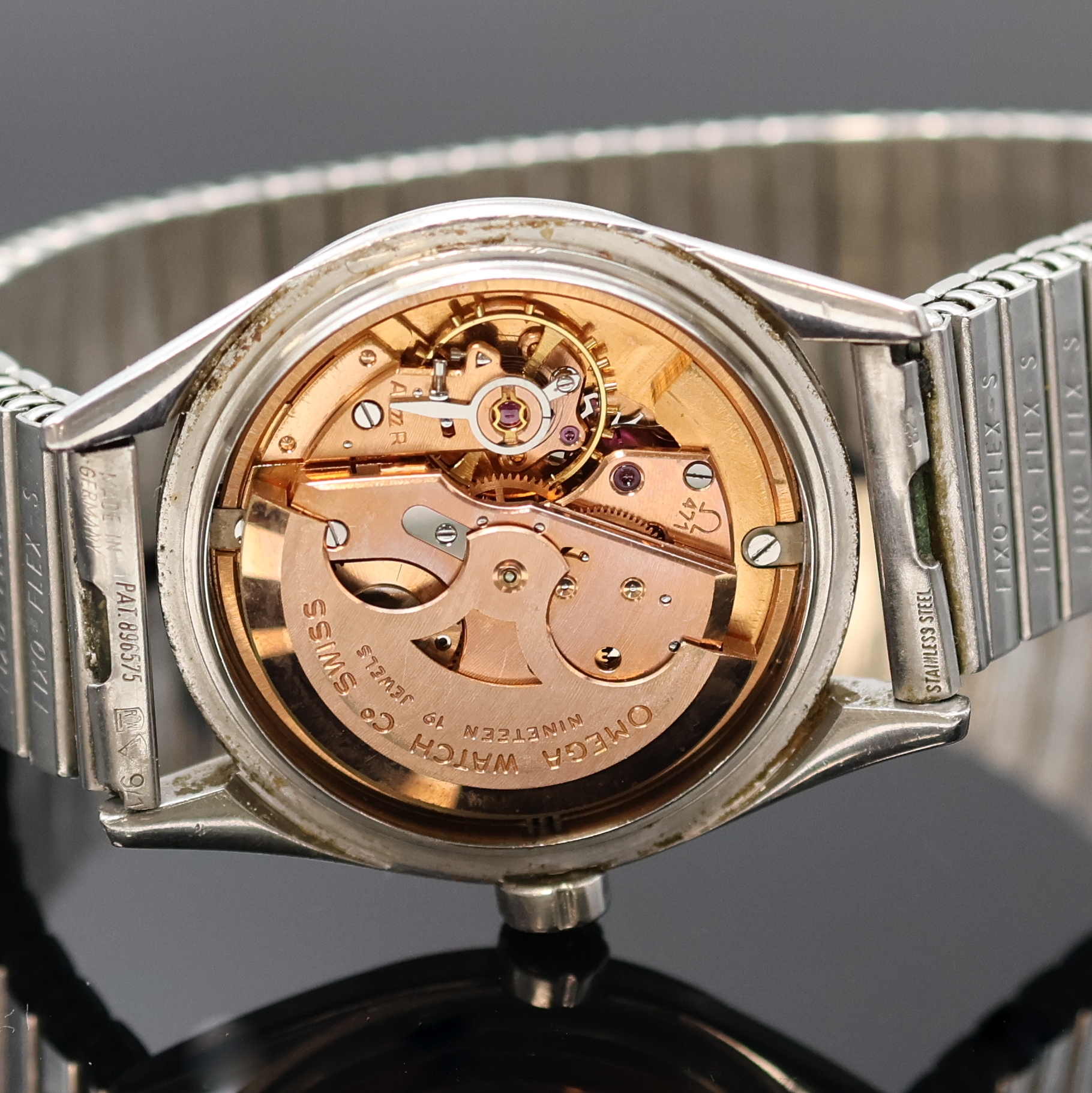 Detail e: OMEGA Seamaster Armbanduhr Referenz 2802-1 SC, Schweiz um 1957, Automatik, aufgedr. Boden m. grav. Datum 9.6.57, Zifferbl. pat./fl., aufges. gold. ...
