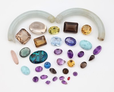 Image Konvolut lose Steine, zus. ca. 448.7 ct, versch. Farbsteine, u.a: Amethyst, Larimar, ...