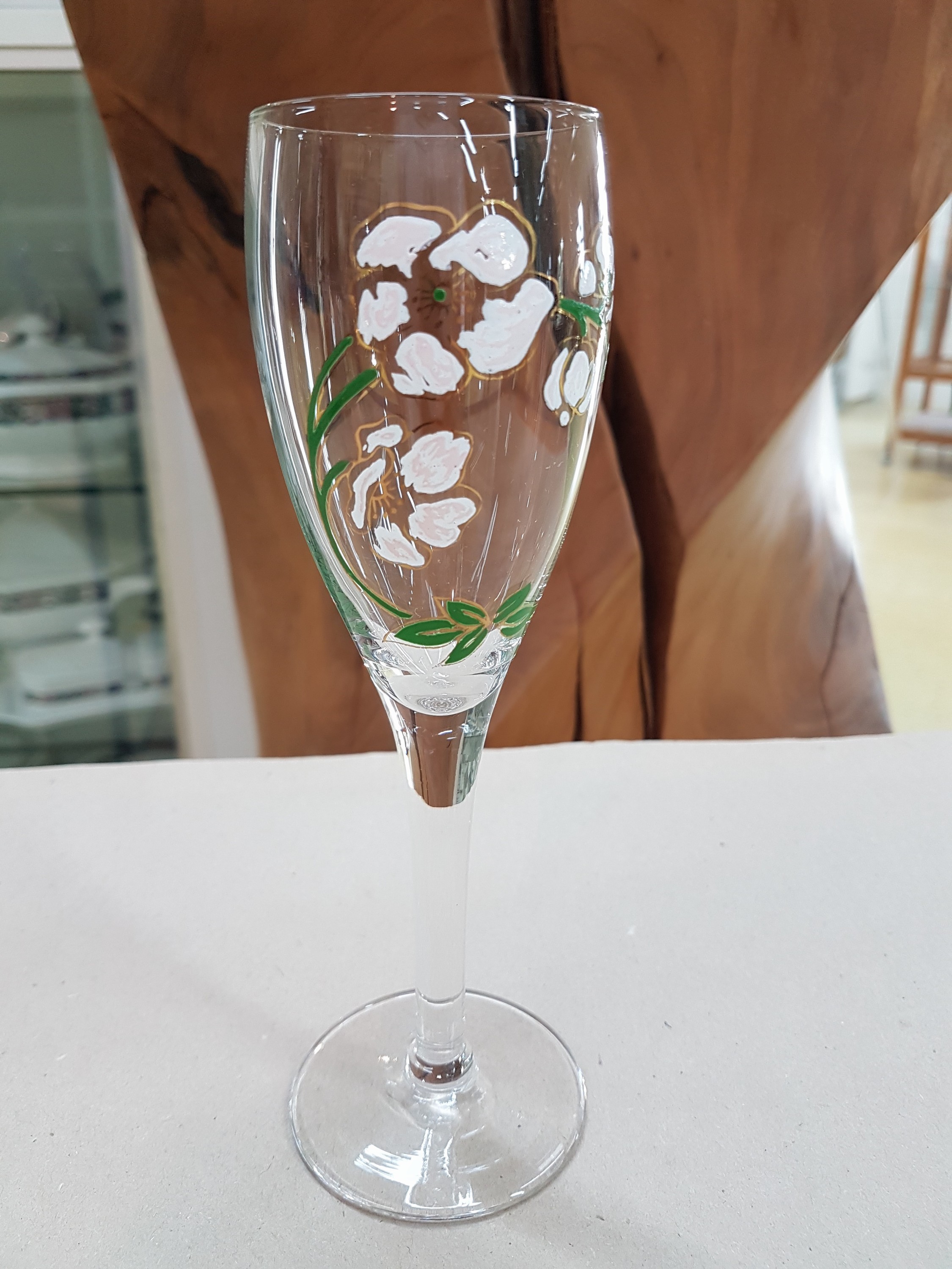 Detail d: Champagnerkühler und 8 Gläser, Perrier-Jouet Epernay, grünes bzw. farbloses Glas mit grün-weißer floraler Emailmalerei, Kühler H. ca. 19.5cm, ...