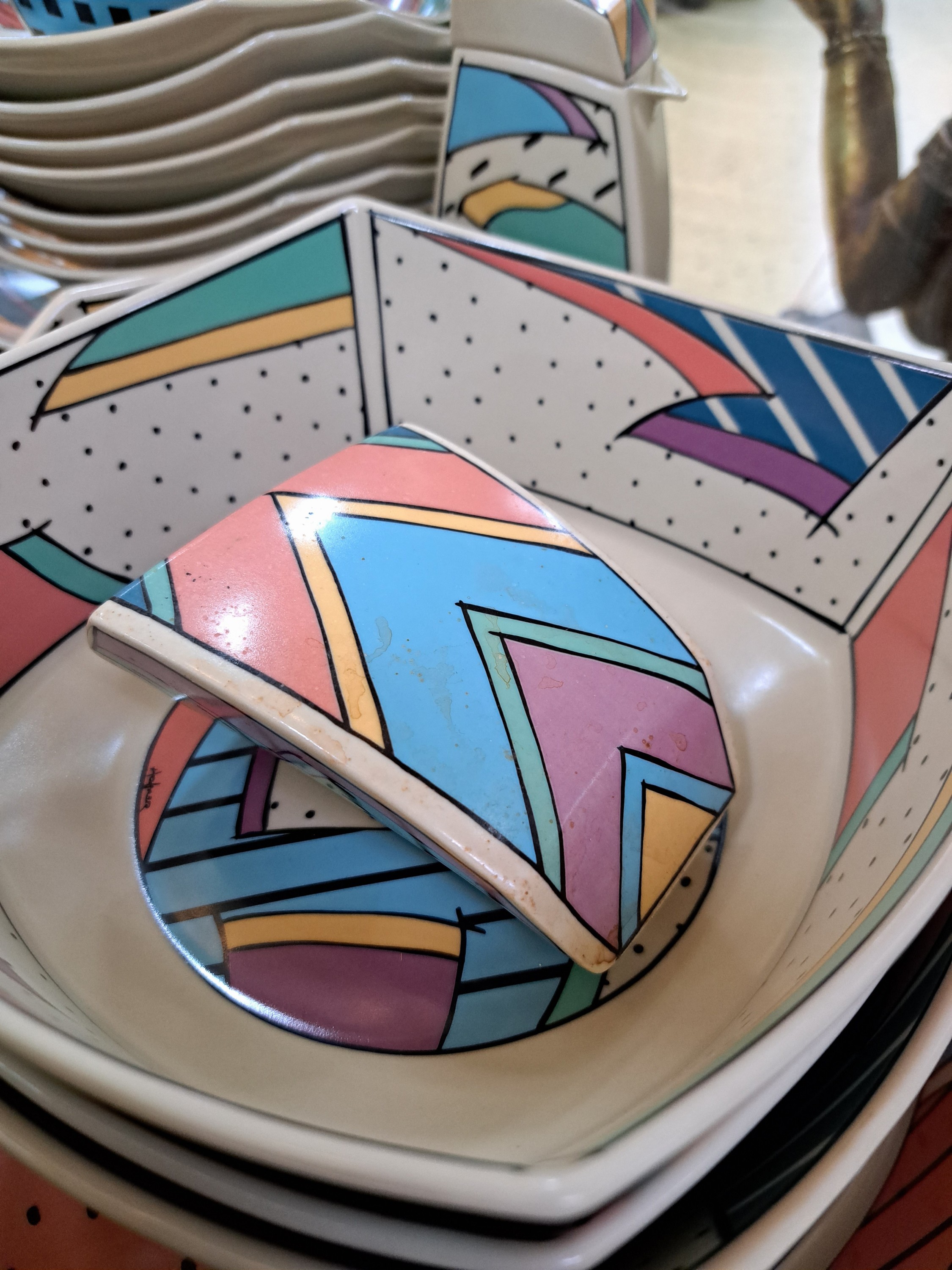 Detail c: Umfangreiches Kaffee- und Speiseservice, Rosenthal "Flash One", Entwurf Dorothy Hafner, Kaffeekanne, Zuckerdose, 10 Tassen mit Untertassen, ...