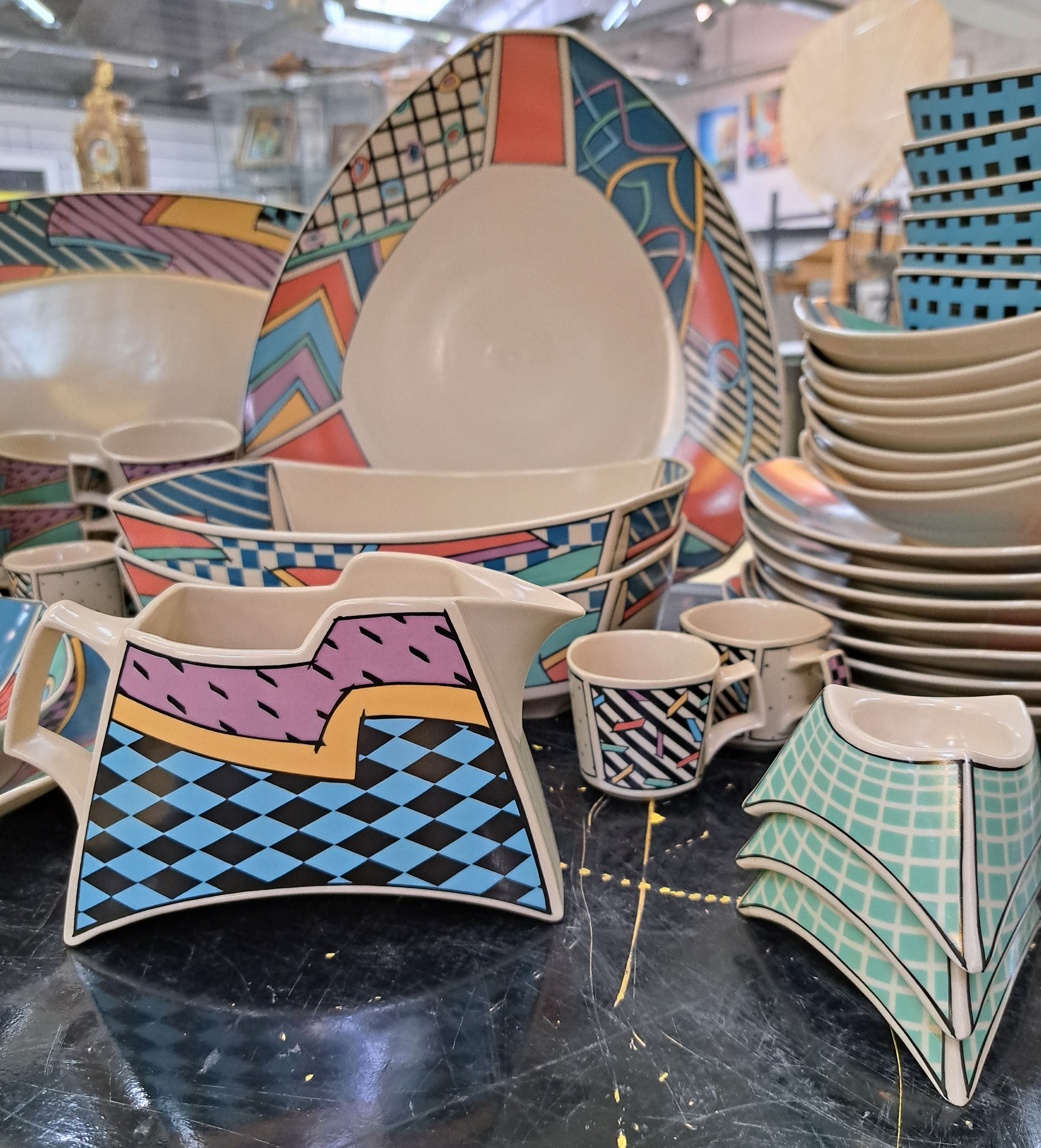 Detail f: Umfangreiches Kaffee- und Speiseservice, Rosenthal "Flash One", Entwurf Dorothy Hafner, Kaffeekanne, Zuckerdose, 10 Tassen mit Untertassen, ...
