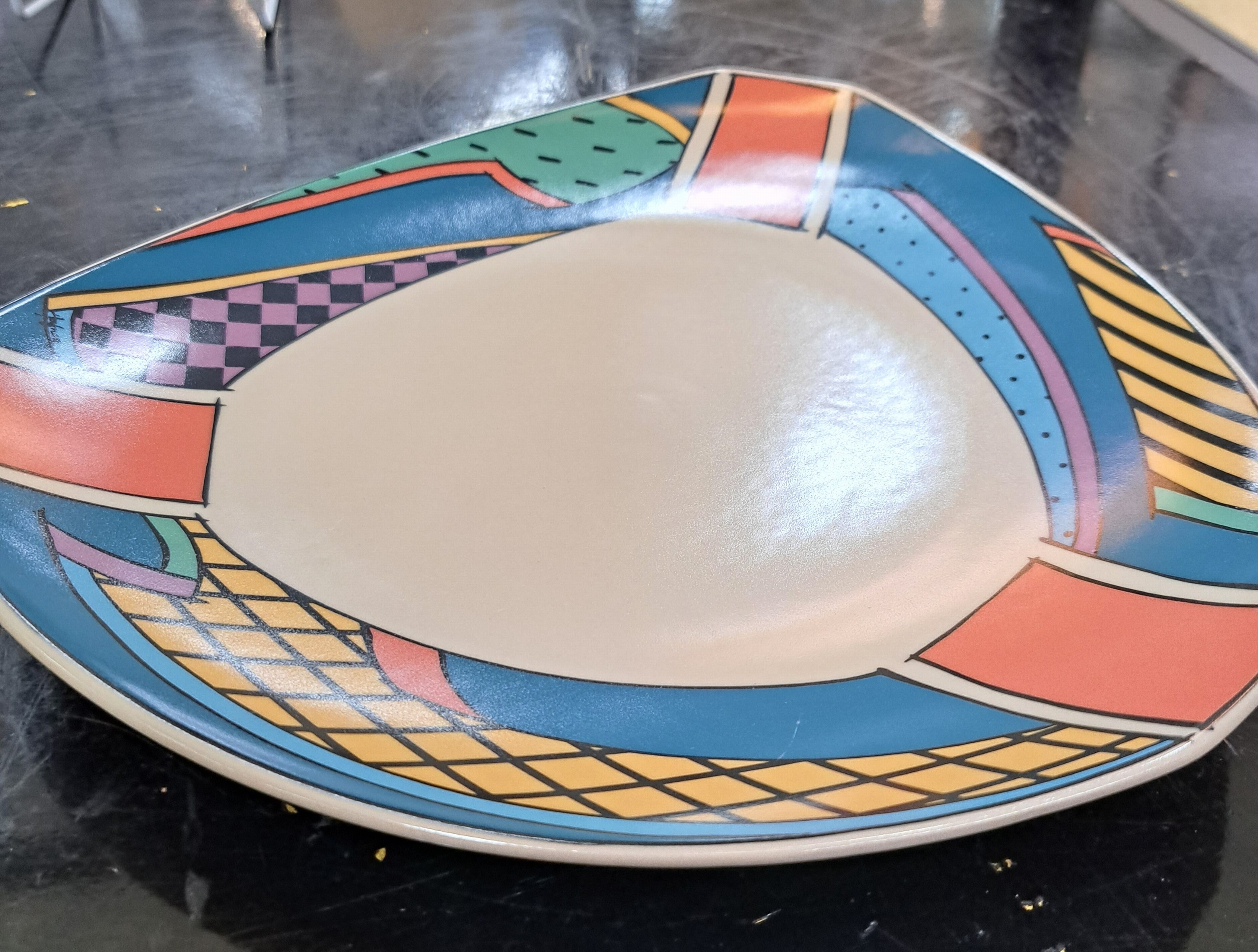 Detail g: Umfangreiches Kaffee- und Speiseservice, Rosenthal "Flash One", Entwurf Dorothy Hafner, Kaffeekanne, Zuckerdose, 10 Tassen mit Untertassen, ...