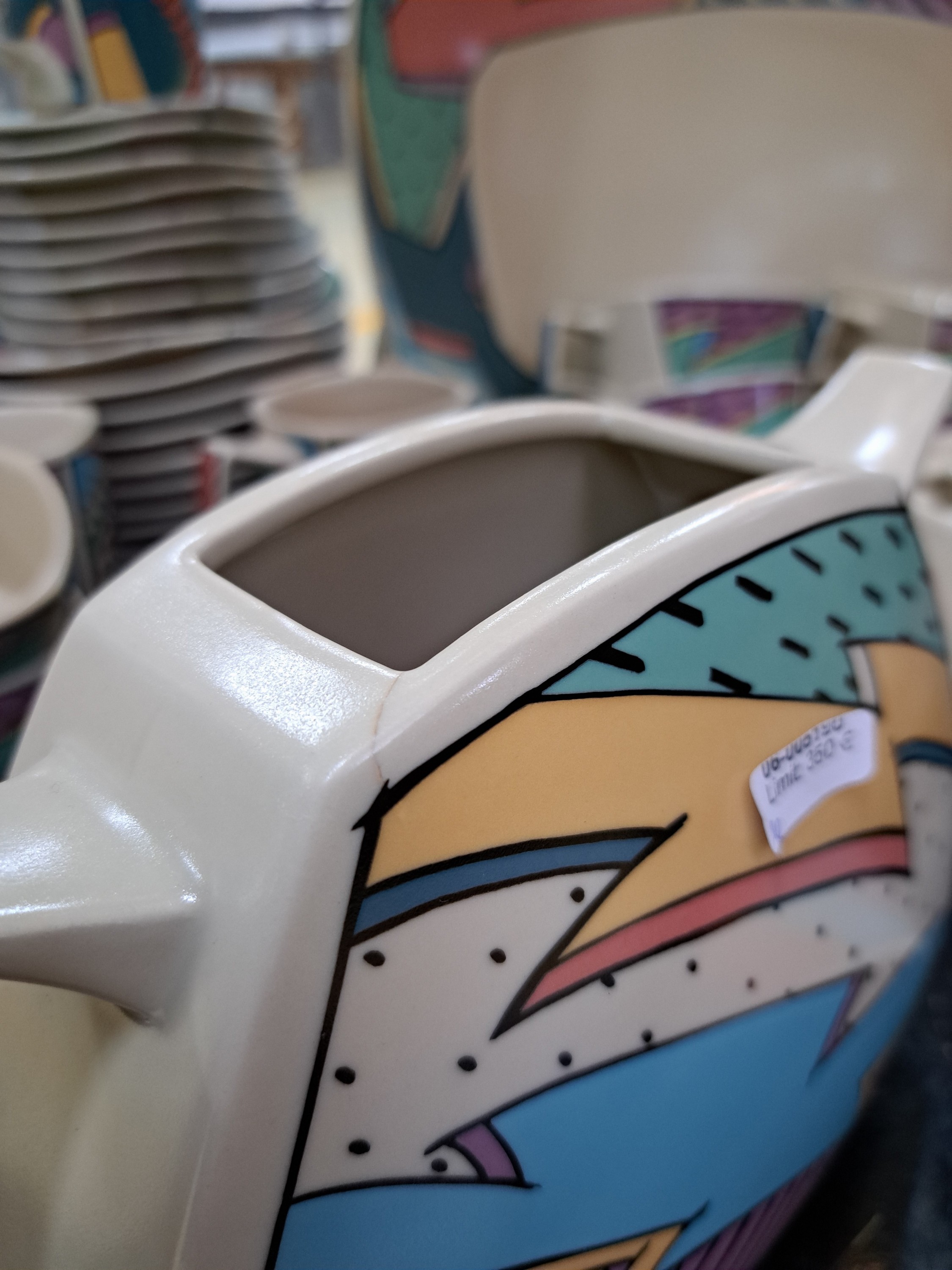 Detail l: Umfangreiches Kaffee- und Speiseservice, Rosenthal "Flash One", Entwurf Dorothy Hafner, Kaffeekanne, Zuckerdose, 10 Tassen mit Untertassen, ...