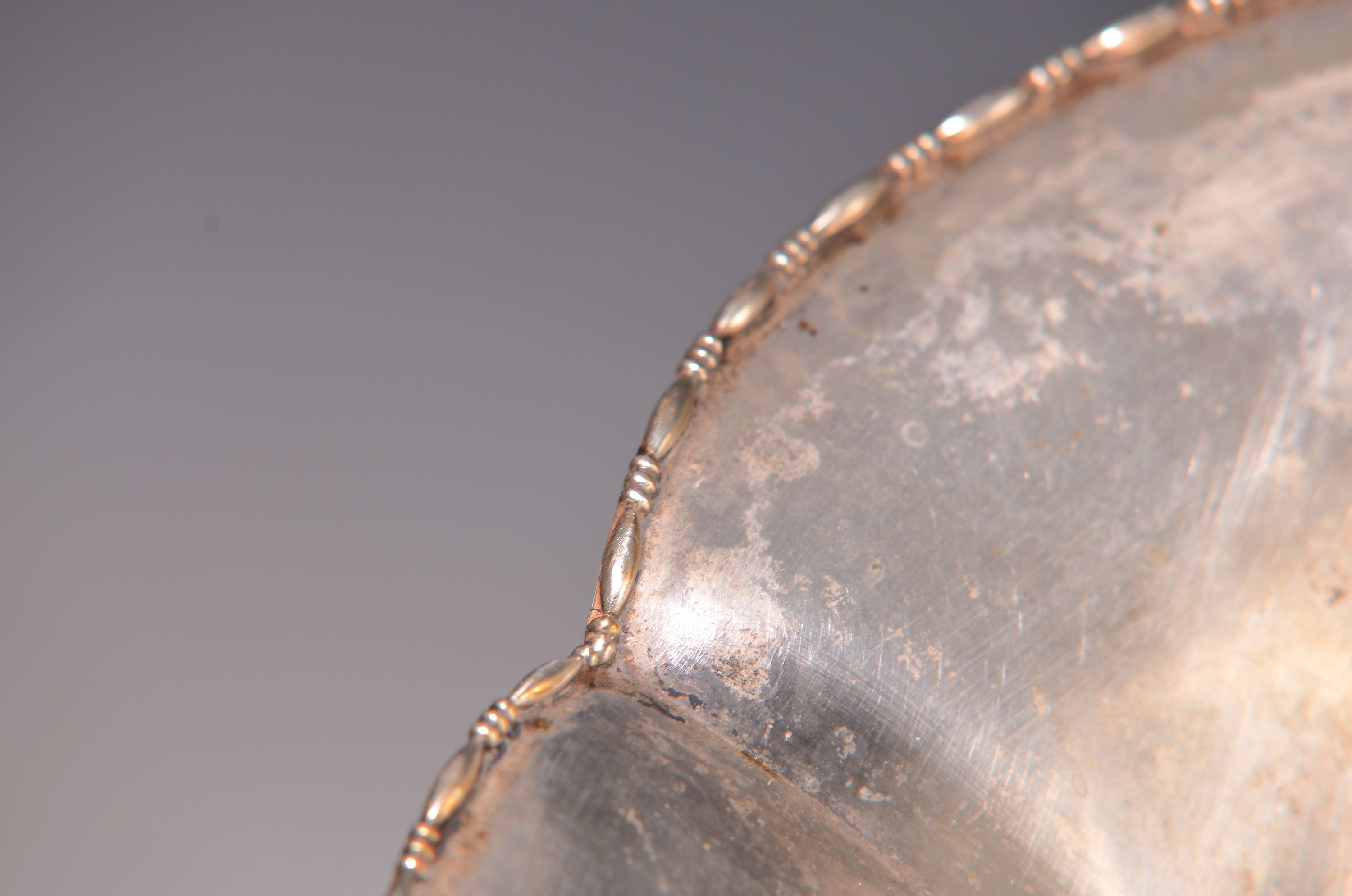 Detail a: Fußschale, Koch & Bergfeld, um 1900, 800er Silber, sechspassige Schale, Abschluß mit Bordüre, ca. 820 g, H. 23 cm, D. 30 cm, stärkere ...