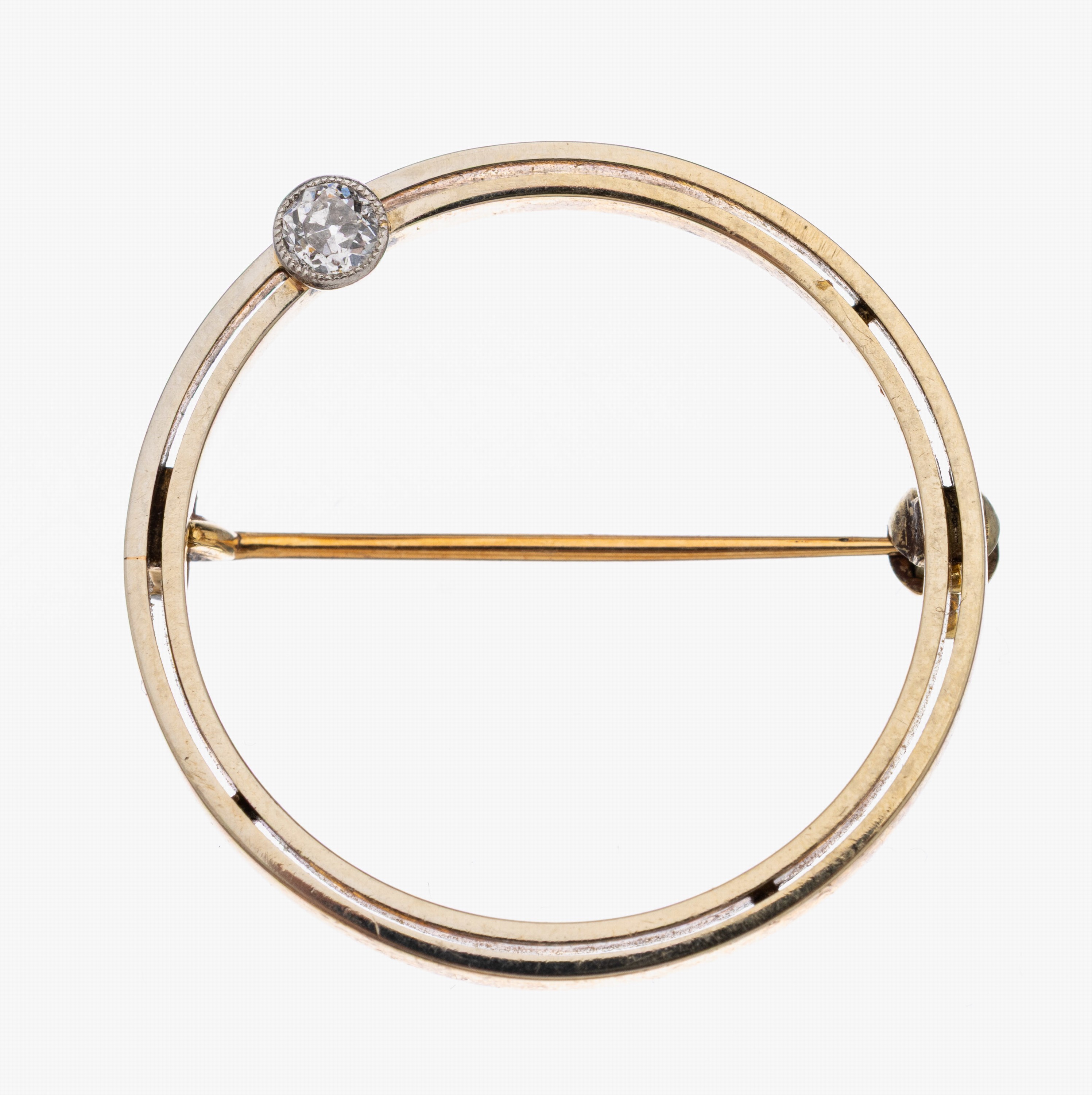 18 kt Gold Diamant Brosche, GG 750/000, Altschliff-Diamant ca. 0.08 ct Weiß/p 1 Kreisform, D ca. 2.5 cm, total ca. 3.6 g