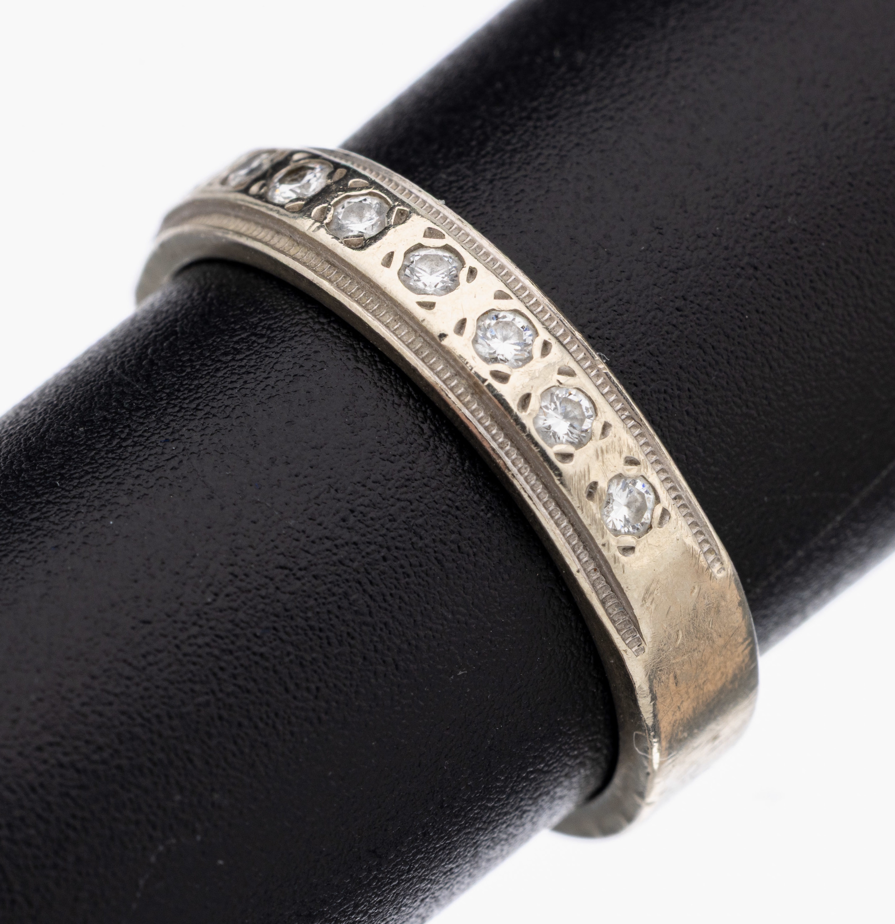 14 kt Gold Diamant Ring, WG 585/000, 9 Brillanten zus. ca. 0.16 ct Weiß/si, total ca. 3.8 g, RW 55