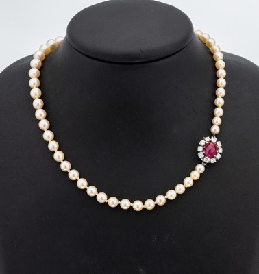 Image Zuchtperl-Collier mit 18 kt Gold Rubin- Brillant-Schmuckschließe, WG 750/000, 71 ...