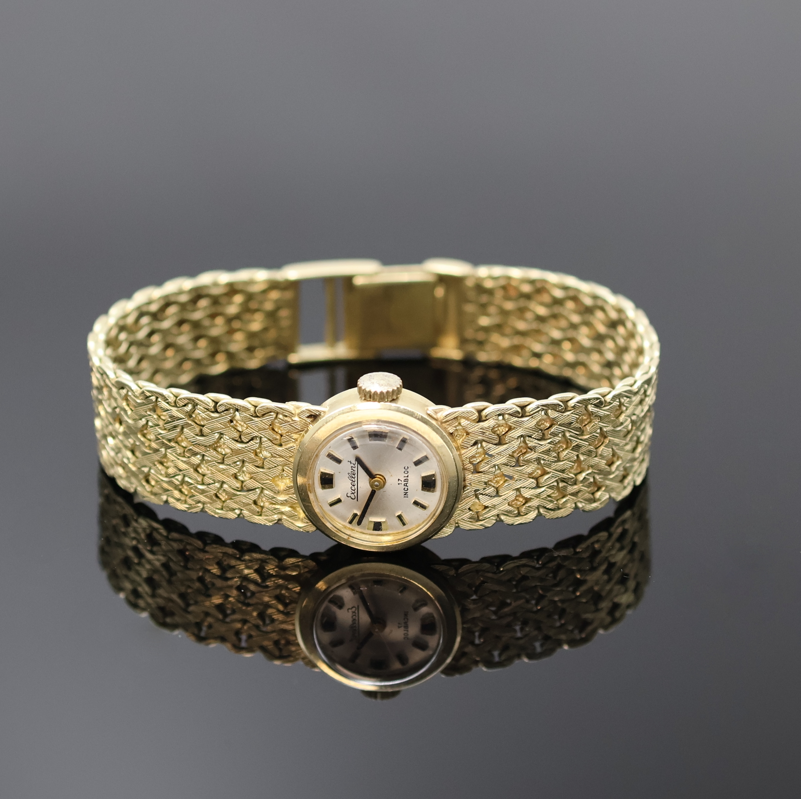 EXCELLENT Damenarmbanduhr in GG 585/000, Schweiz um 1965, Handaufzug, Boden aufgedr., Goldband, silb. Zifferbl. m. aufges. Std.- Ind., schwarze ...