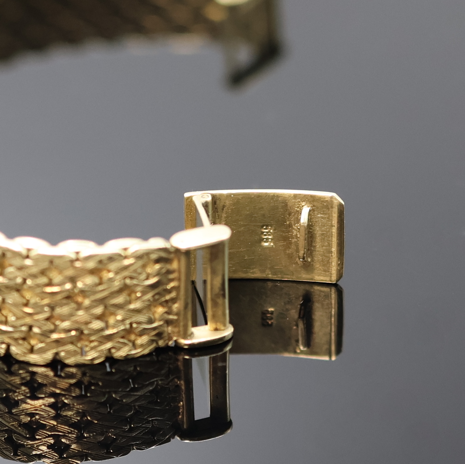 Detail b: EXCELLENT Damenarmbanduhr in GG 585/000, Schweiz um 1965, Handaufzug, Boden aufgedr., Goldband, silb. Zifferbl. m. aufges. Std.- Ind., schwarze ...